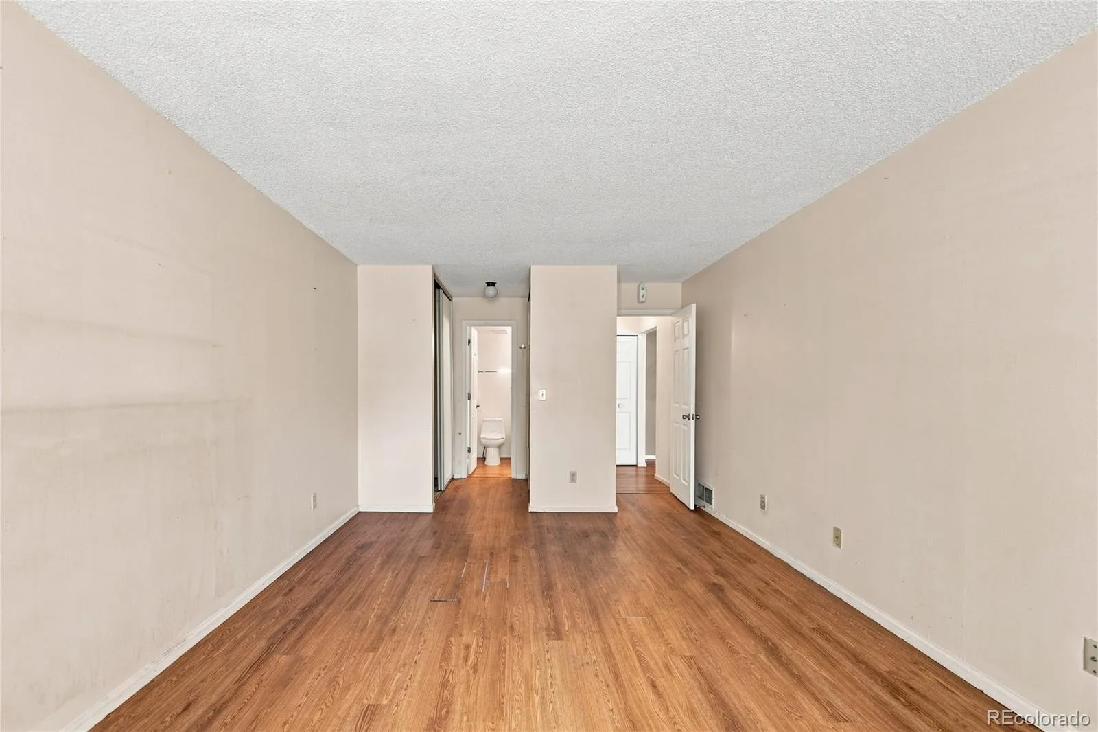 12573 E Pacific Circle #E Aurora CO 80014 | MLS #REC8881850 09132026005539 1600 16