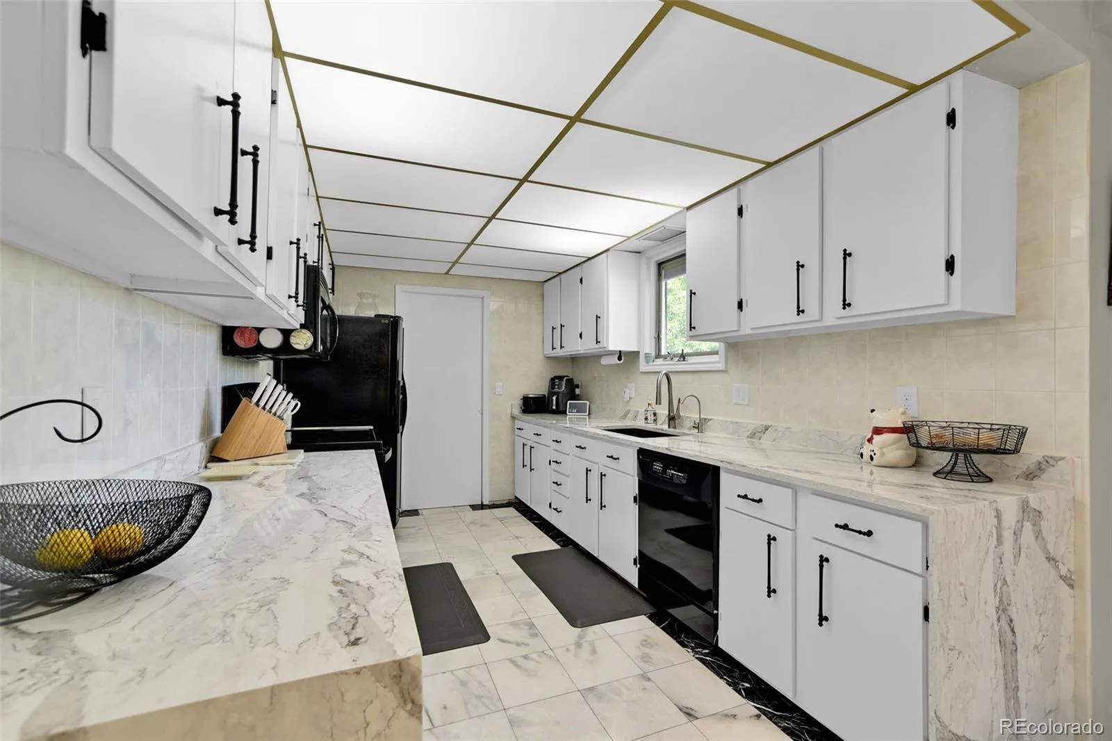8122 Ammons Way Arvada CO 80005 MLS #REC8885454 06272026052155 1600 11