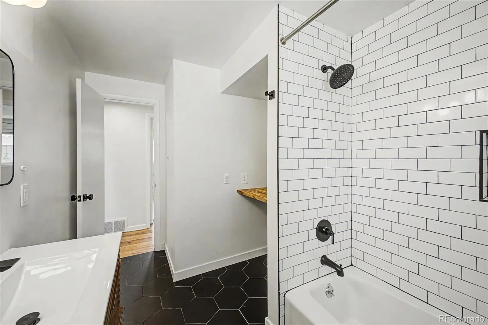 520 Iola Street Aurora CO 80010 MLS #REC8887430 06112026204246 1600 26