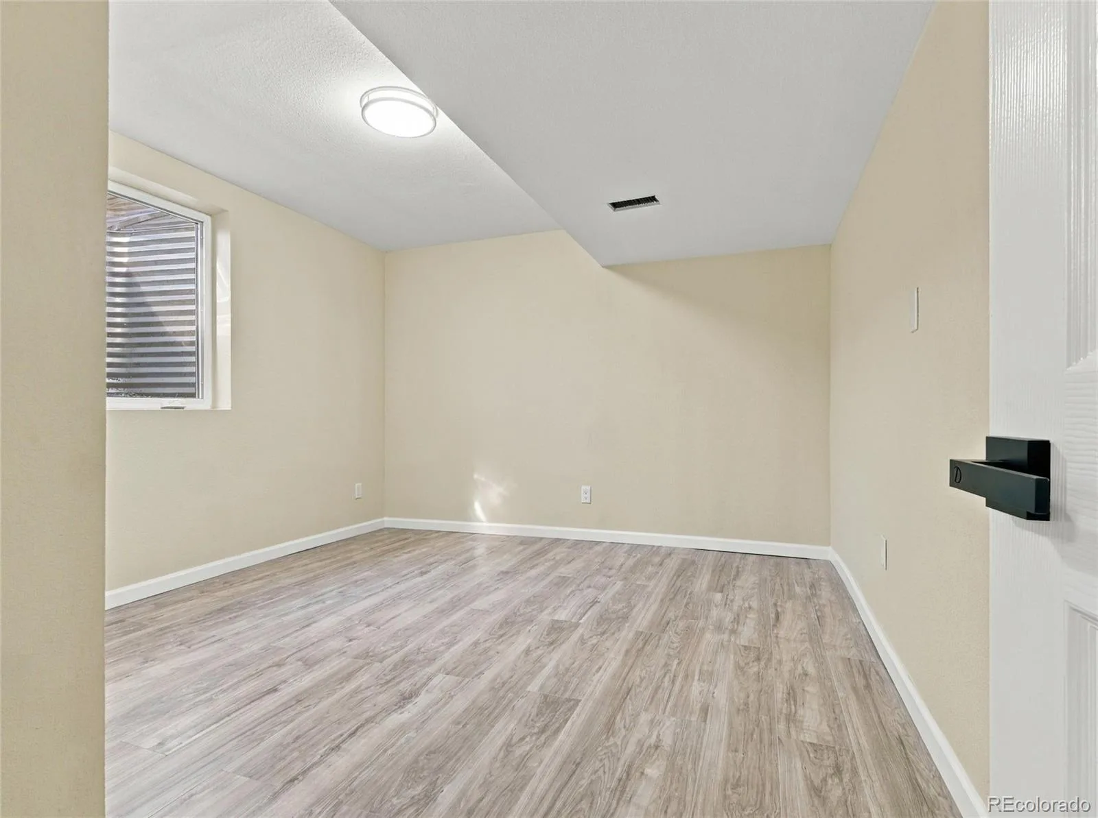 1221 Norfolk Street Aurora CO 80011 | MLS #REC8888858 10172026015233 1600 21