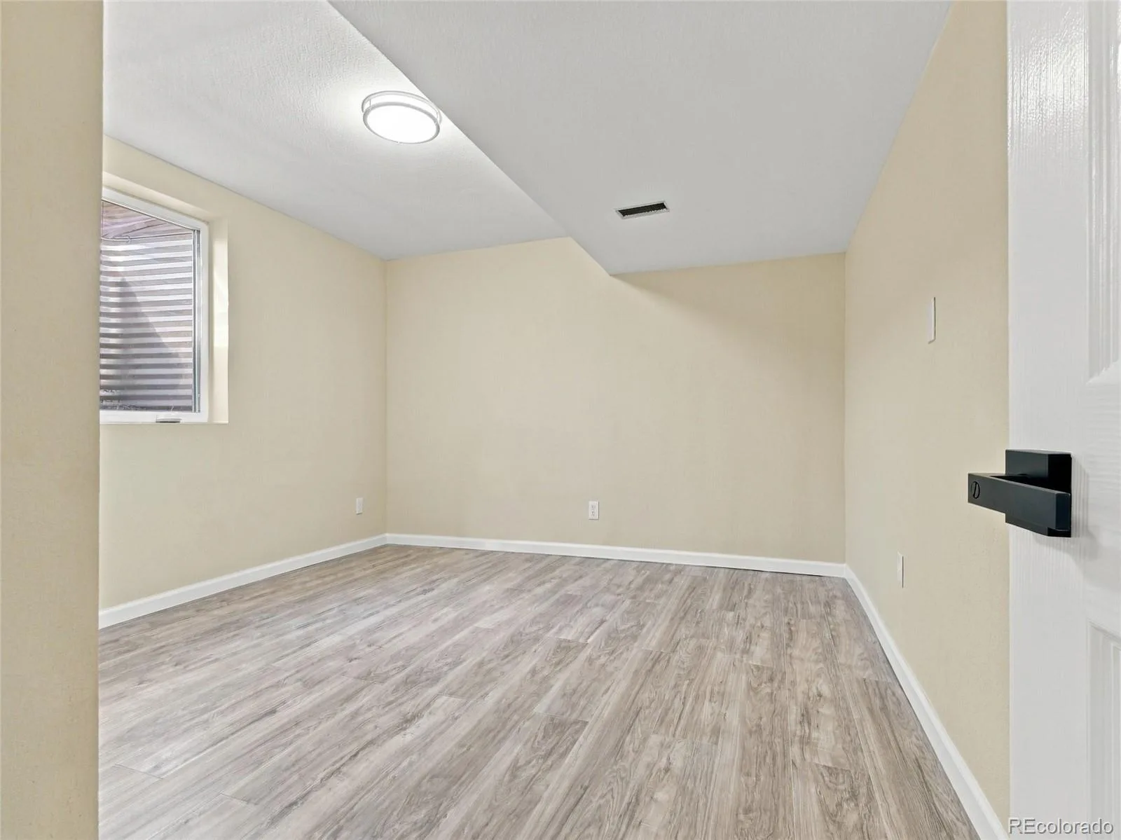 1221 Norfolk Street Aurora CO 80011 | MLS #REC8888858 10172026015233 1600 22