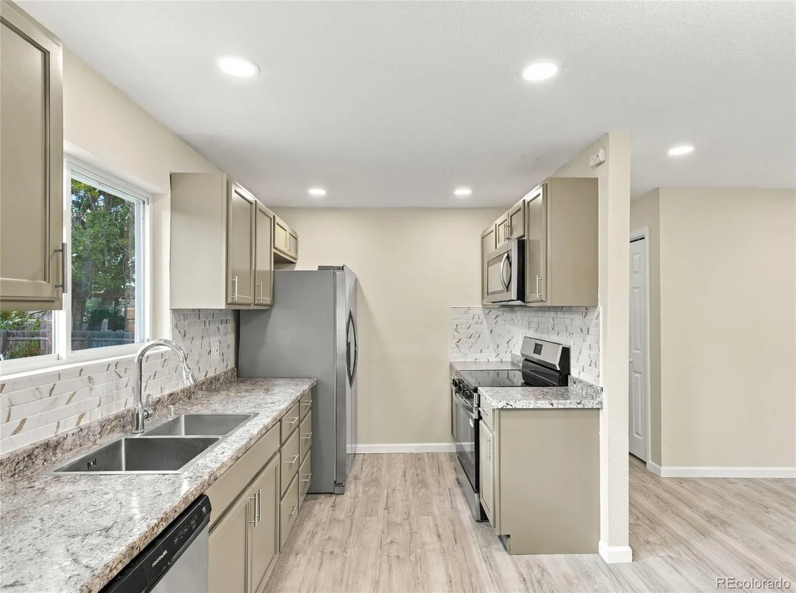1221 Norfolk Street Aurora CO 80011 | MLS #REC8888858 10172026015233 1600 6
