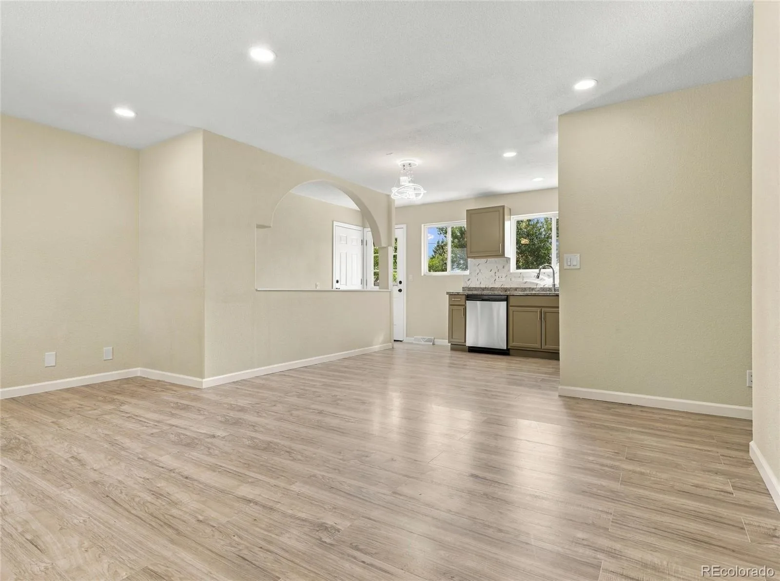1221 Norfolk Street Aurora CO 80011 | MLS #REC8888858 10172026015233 1600 8