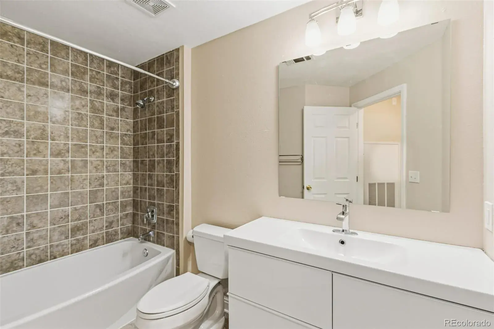 12766 Ironstone Way #201 Parker CO 80134 | MLS #REC8893056 12312025032106 1600 19