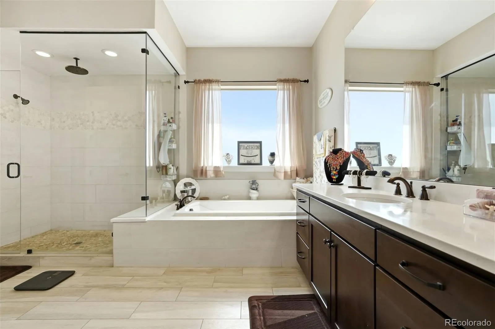 8641 S De Gaulle Court Aurora CO 80016 MLS #REC8896848 05112026161500 1600 18