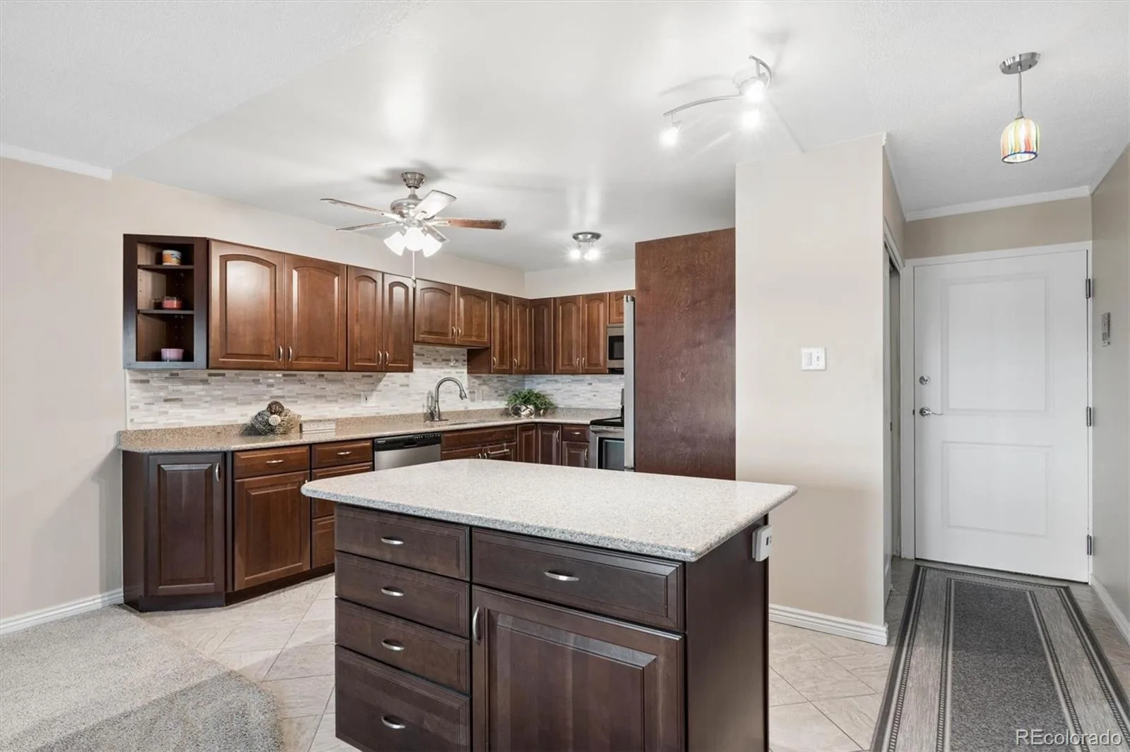 690 S Alton Way #6C Denver CO 80247 | MLS #REC8904634 09232026012009 1600 6