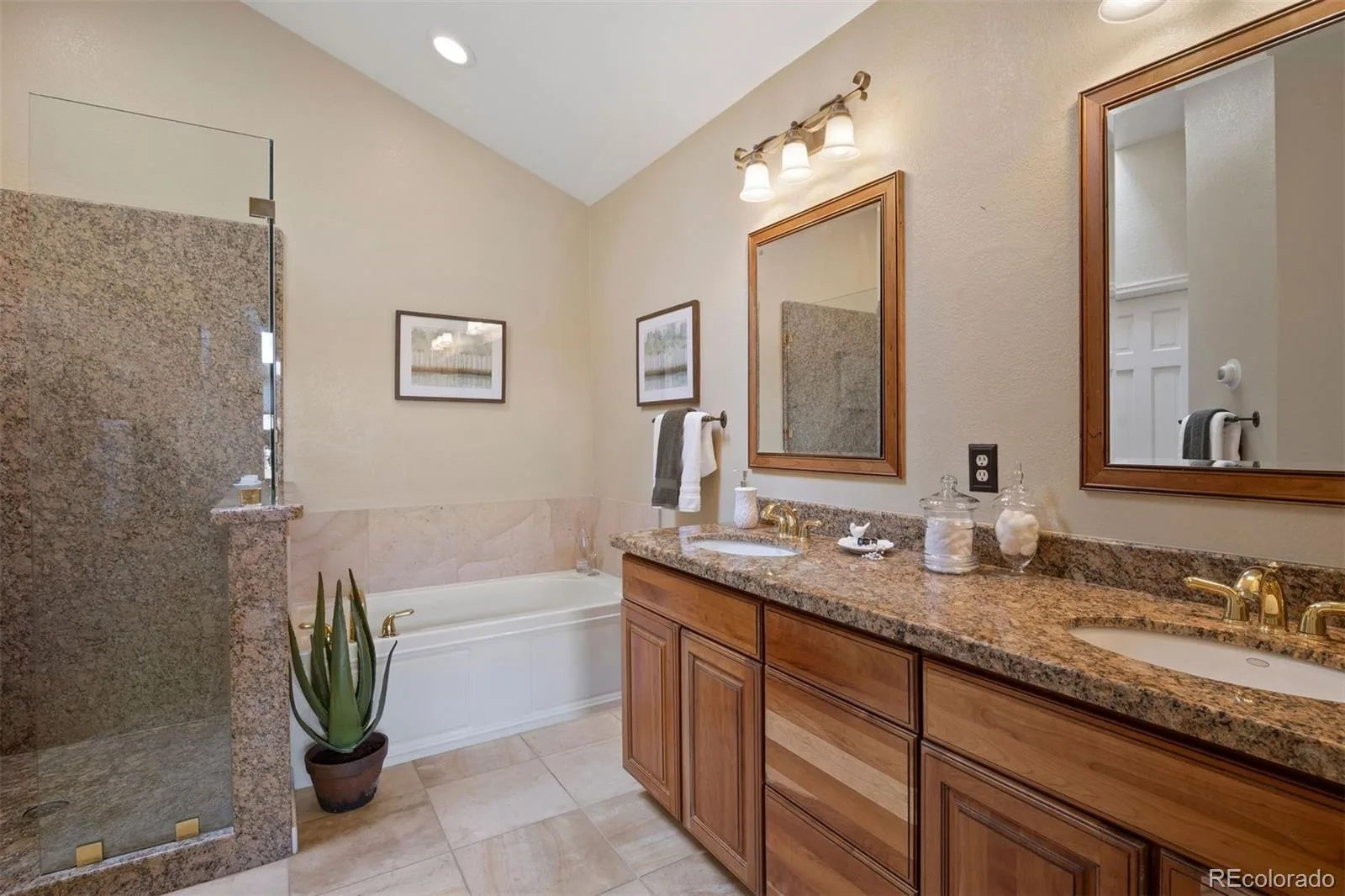 10 Roder Gate Lane Castle Pines CO 80108 MLS #REC8904827 06252026014355 1600 16