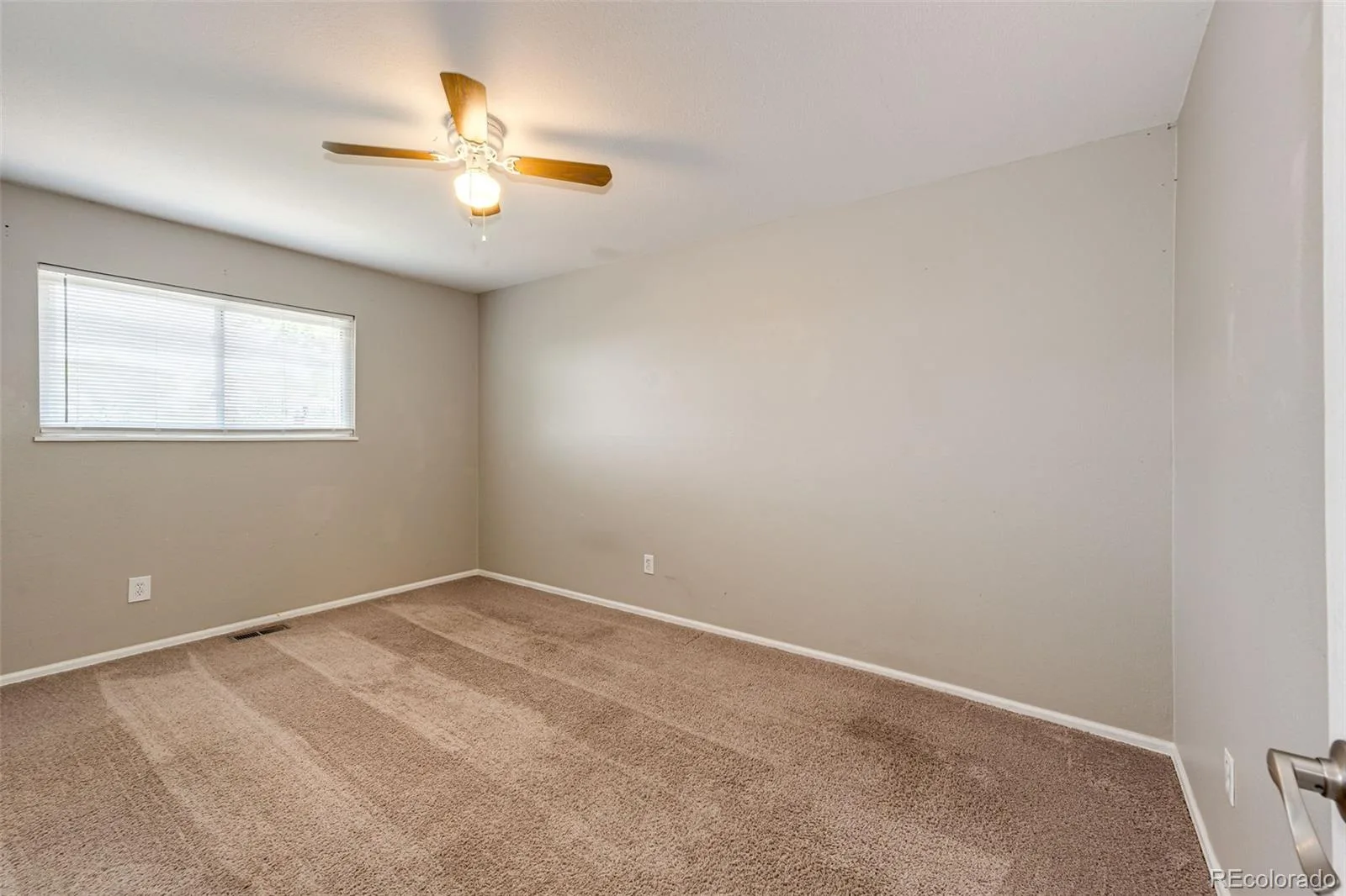 4674 S Estes Street Littleton CO 80123 | MLS #REC8910602 06022026063152 1600 13