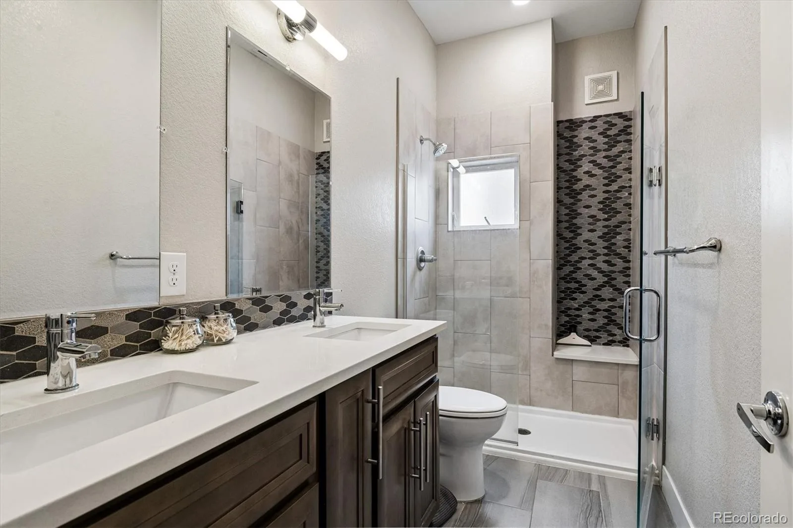 1369 Knox Court Denver CO 80204 | MLS #REC8911577 08262026223300 1600 14