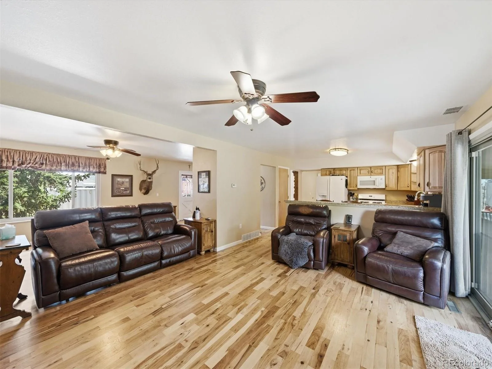 4827 S Lewis Court Littleton CO 80127 | MLS #REC8913359 08252026163900 1600 8