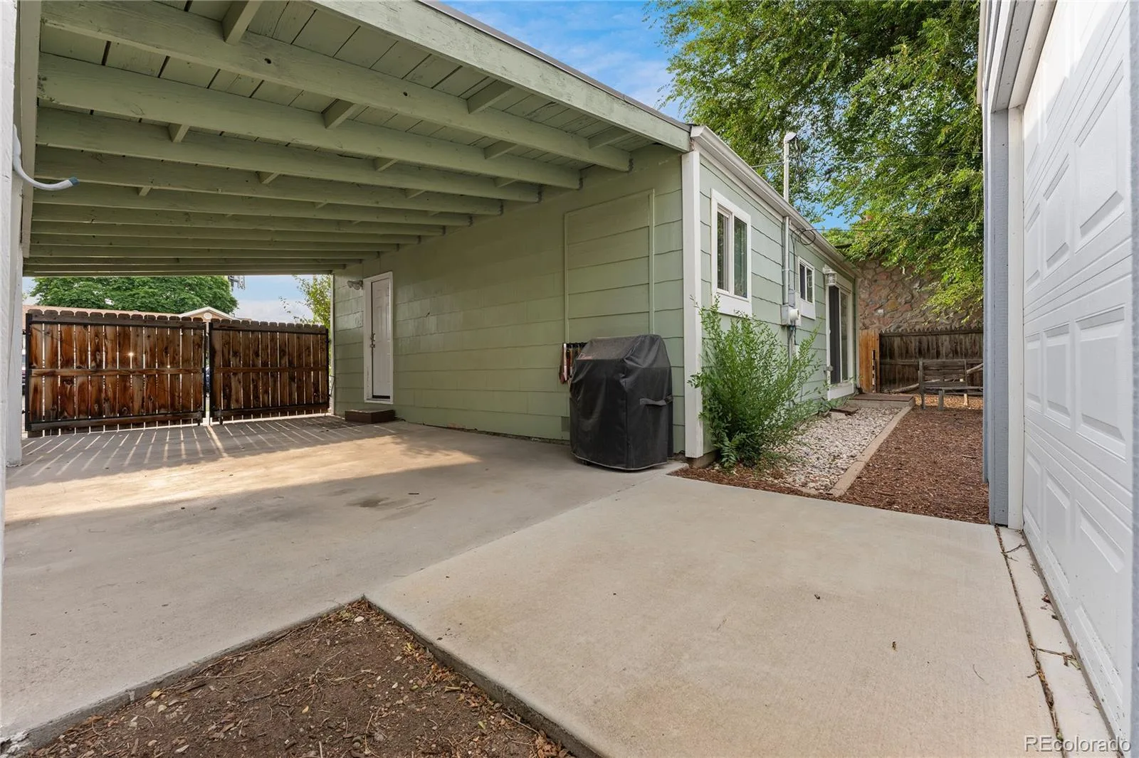 250 S Zenobia Street Denver CO 80219 | MLS #REC8930190 07312026231404 1600 19
