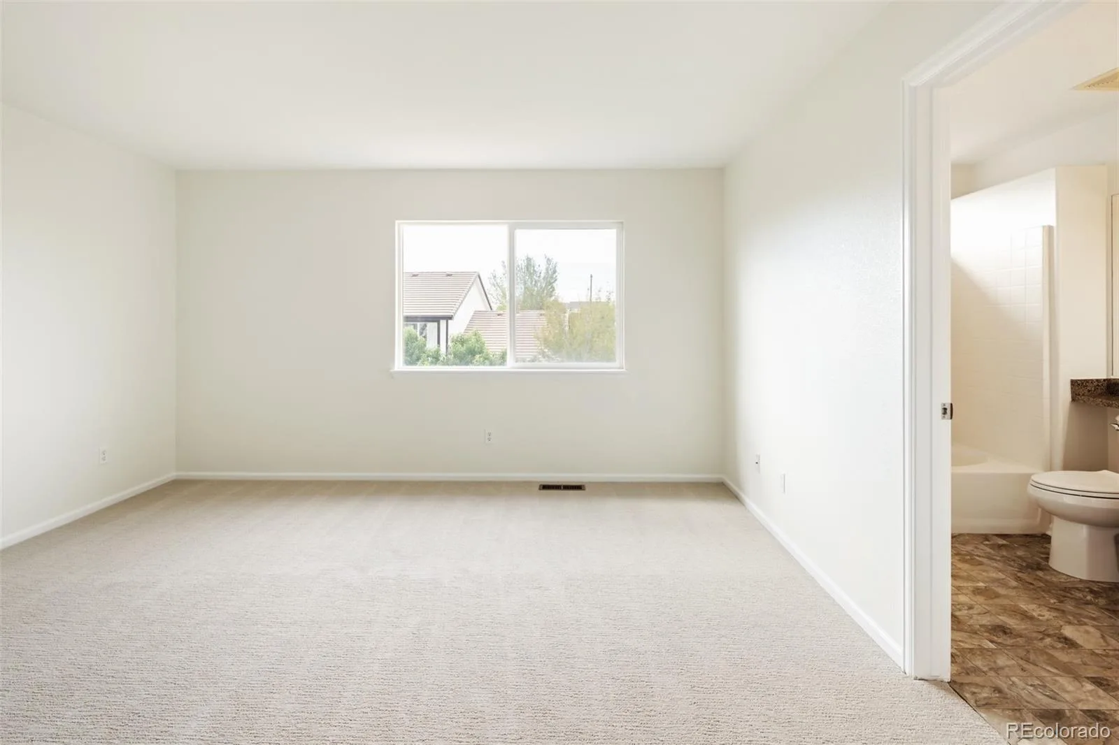 19926 E 40th Place Denver CO 80249 | MLS #REC8930719 09232026012300 1600 16