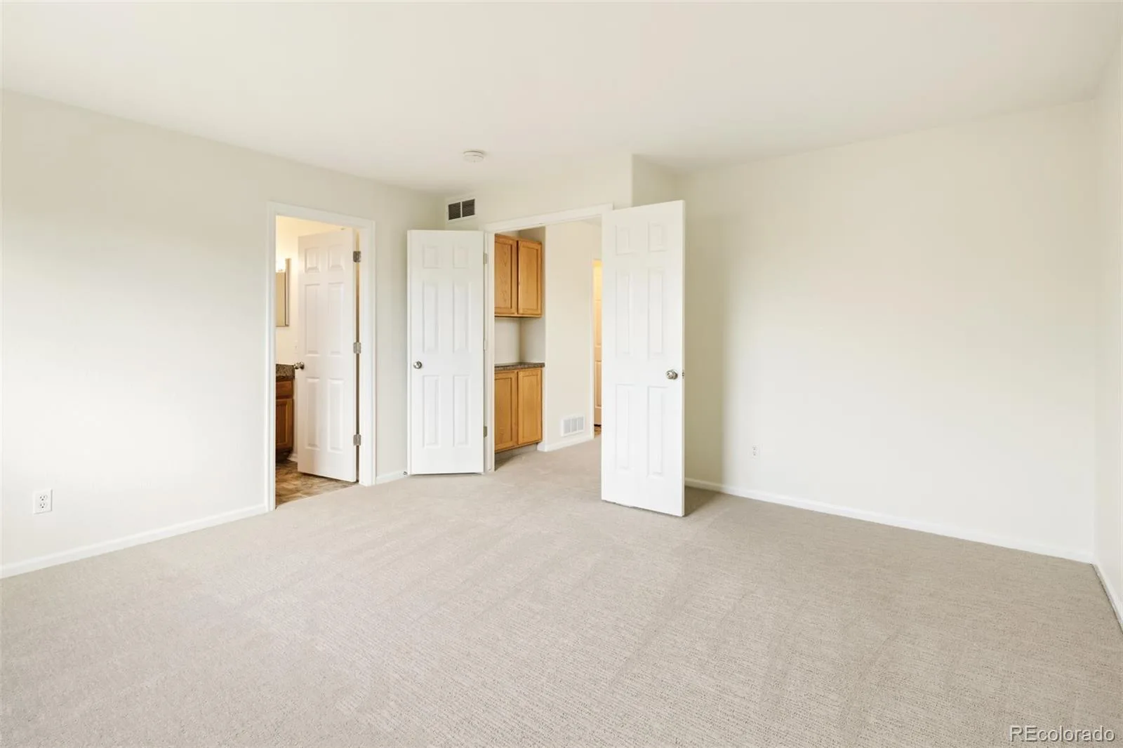 19926 E 40th Place Denver CO 80249 | MLS #REC8930719 09232026012300 1600 18