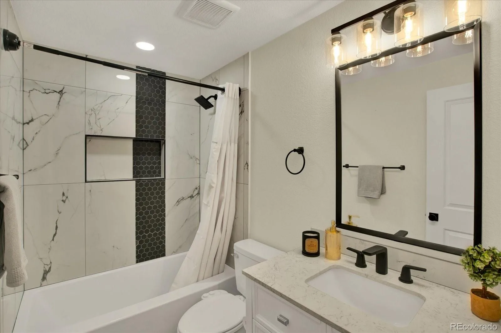 4074 S Willow Way Denver CO 80237 | MLS #REC8932994 08242026145654 1600 8