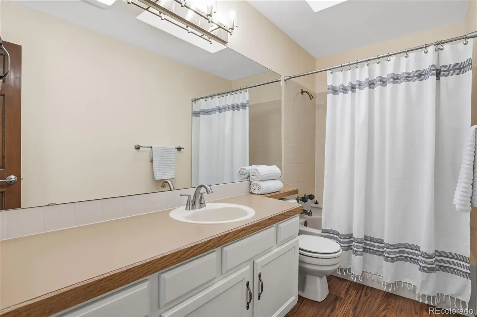 5403 Coyote Canyon Way #B Morrison CO 80465 | MLS #REC8939010 02202026051158 1600 22