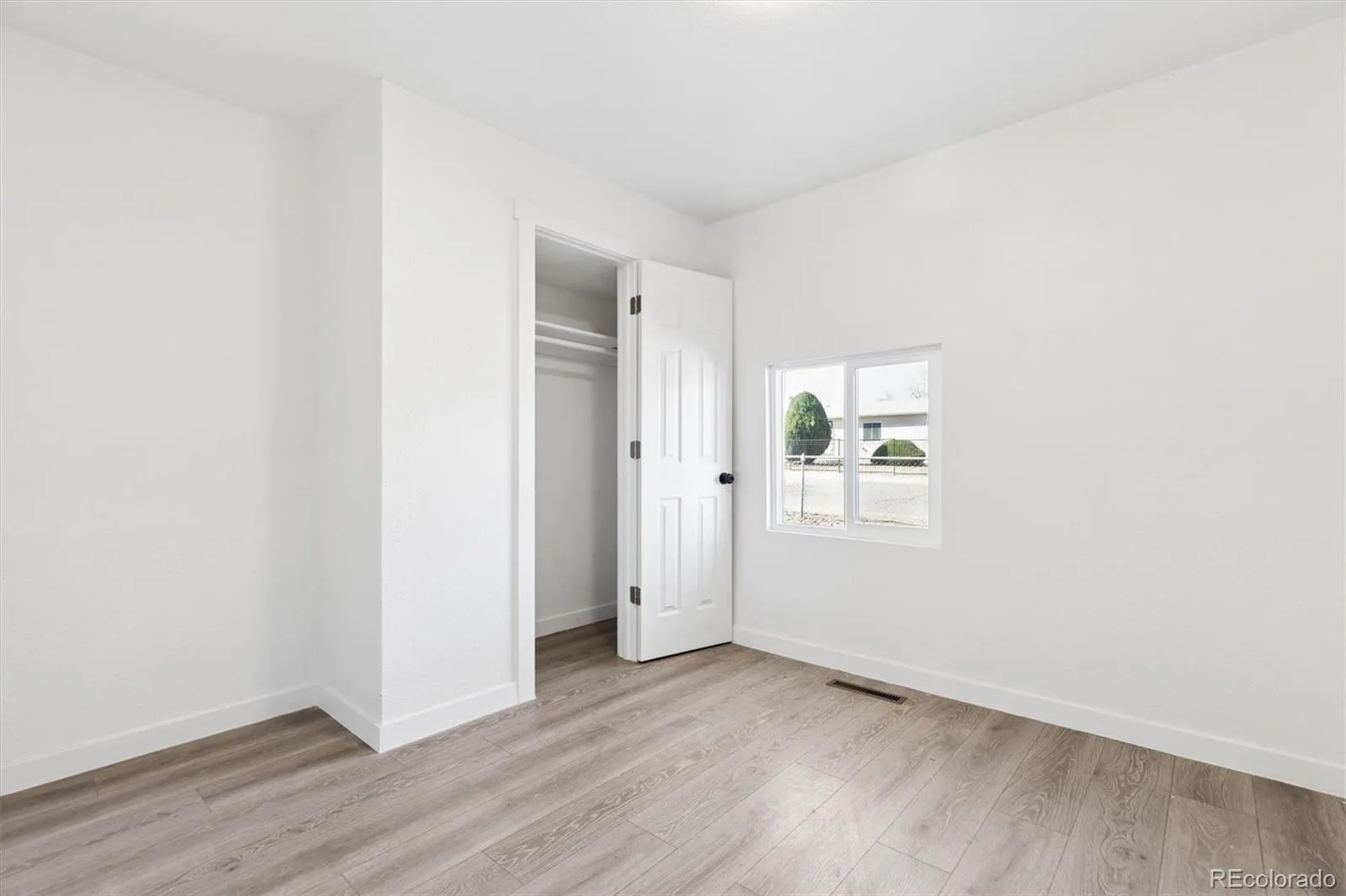 04162026213020 1600 11