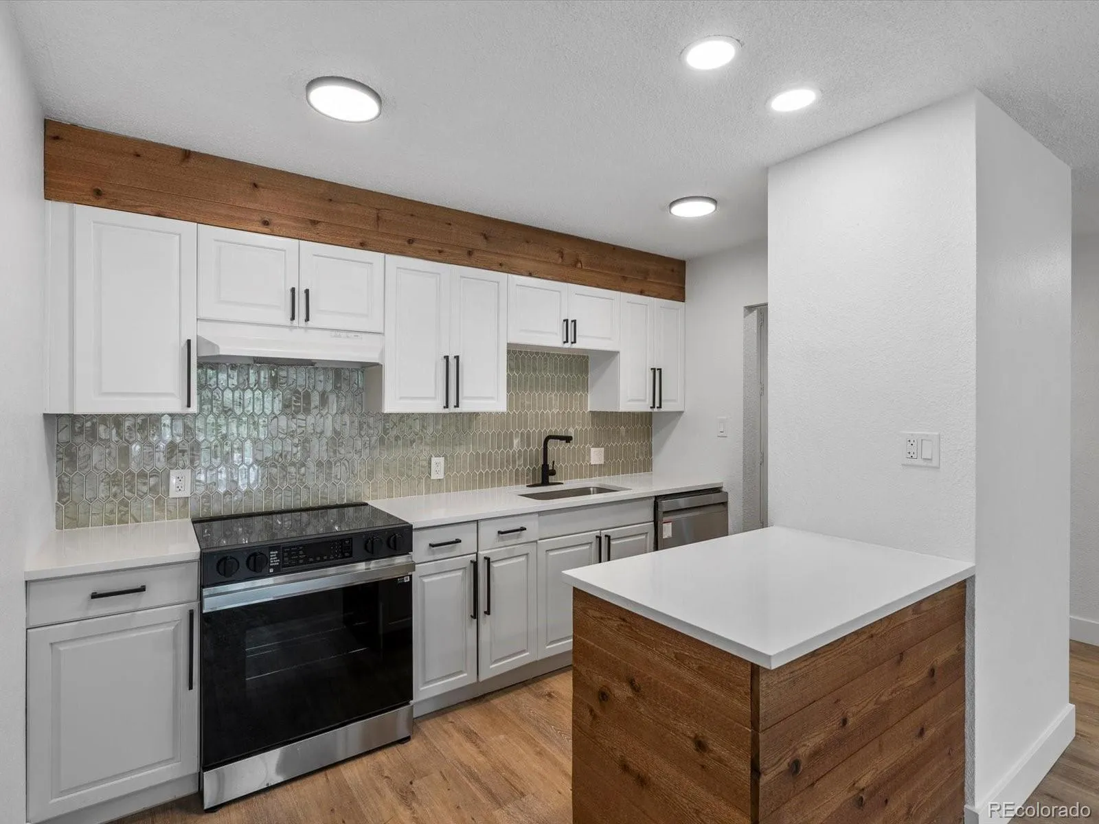 2500 S York Street #204 Denver CO 80210 MLS #REC8950481 04222026020443 1600 2