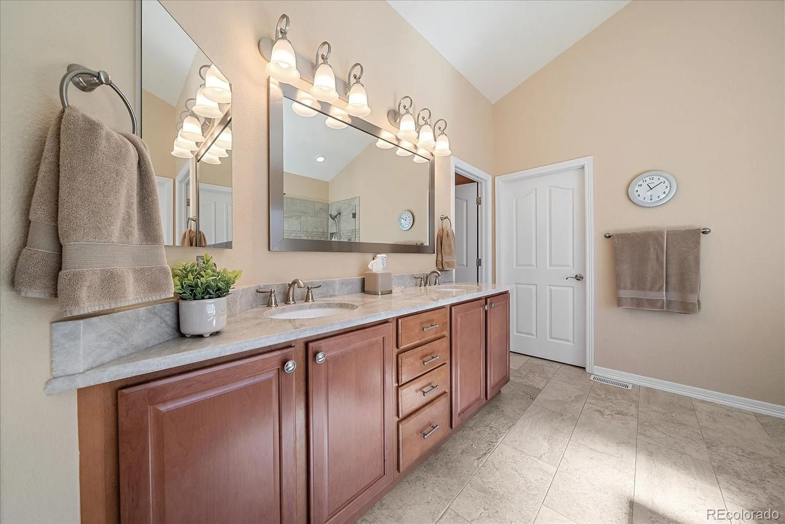 22066 E Chestnut Place Aurora CO 80016 | MLS #REC8954111 10092026024615 1600 23