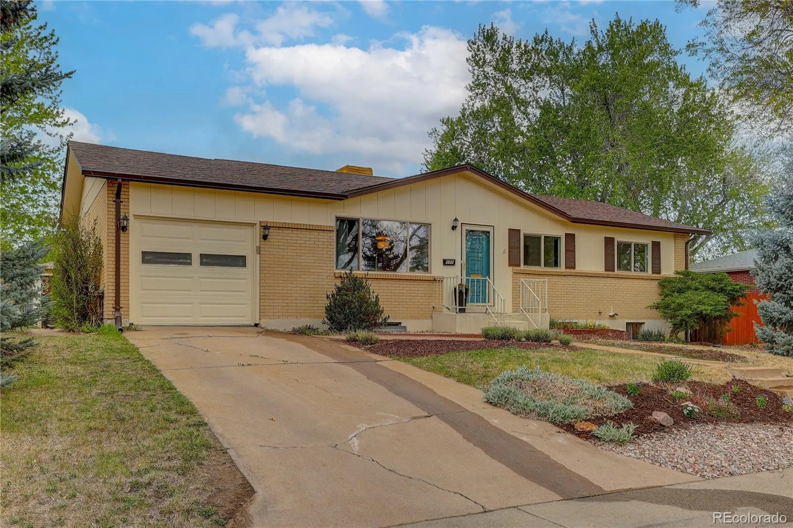 599 S Swadley Street Lakewood CO 80228 MLS #REC8954606 05202026001417 1600 0