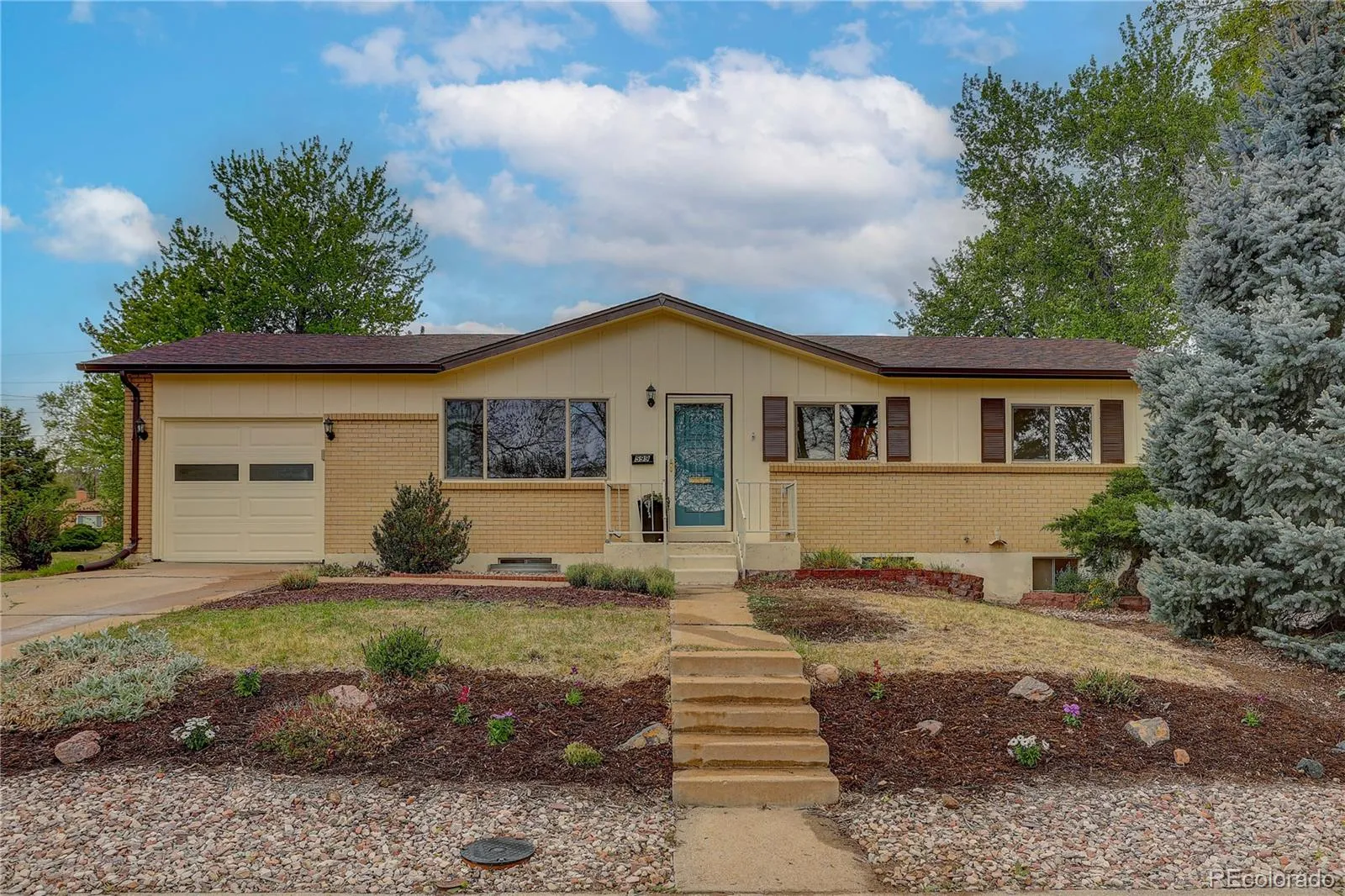 599 S Swadley Street Lakewood CO 80228 MLS #REC8954606 05202026001417 1600 1