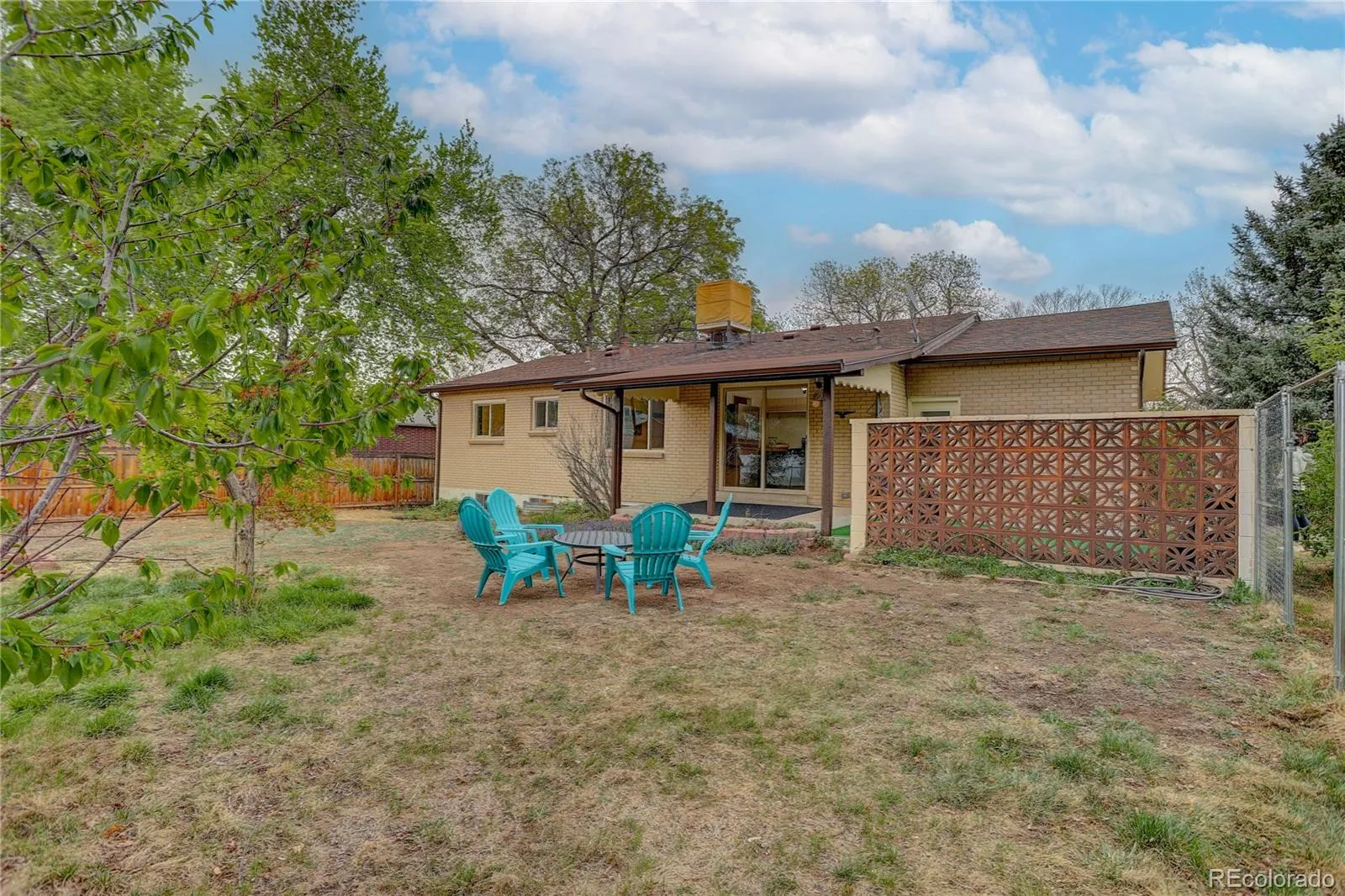 599 S Swadley Street Lakewood CO 80228 MLS #REC8954606 05202026001417 1600 35
