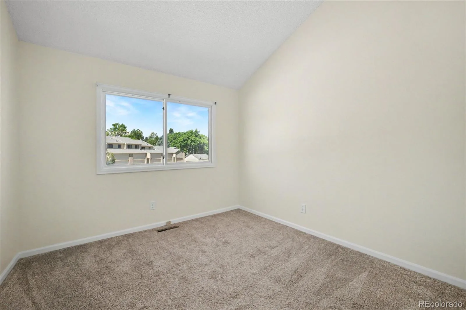 7590 S Cove Circle Littleton CO 80122 | MLS #REC8955520 08242026230440 1600 18