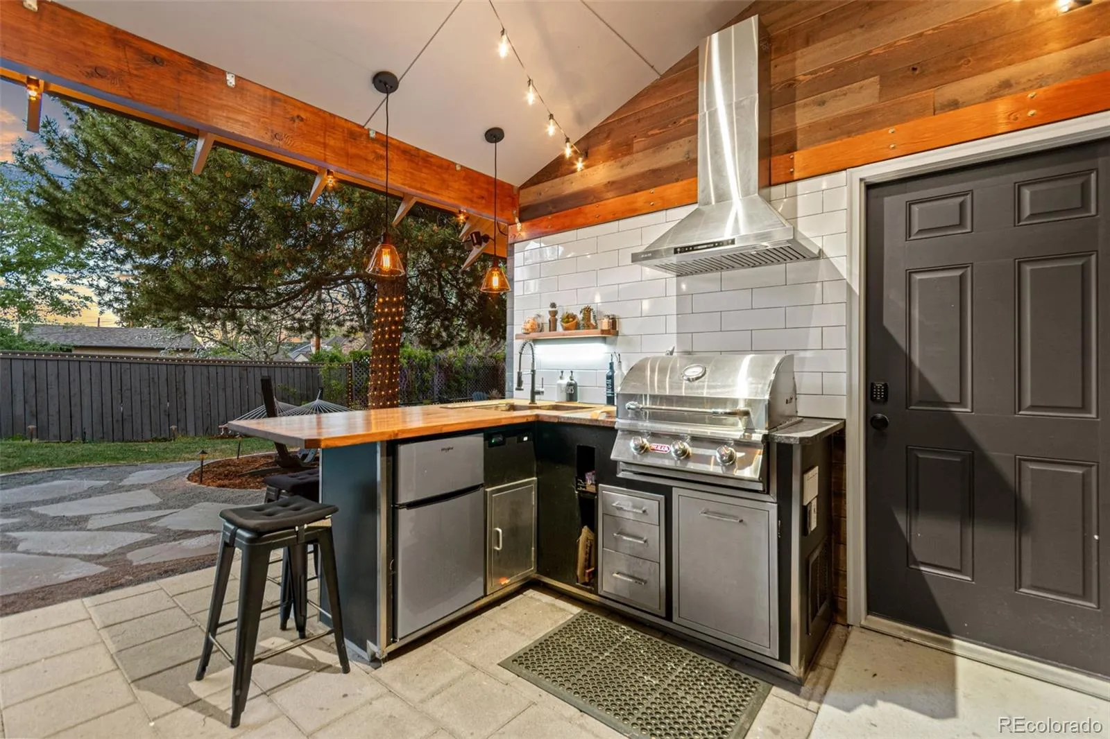 04162026235209 1600 33