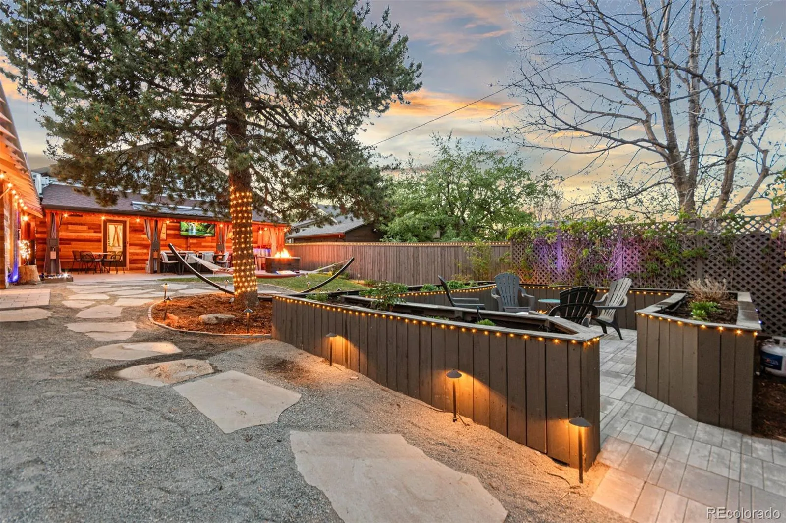 04162026235209 1600 34