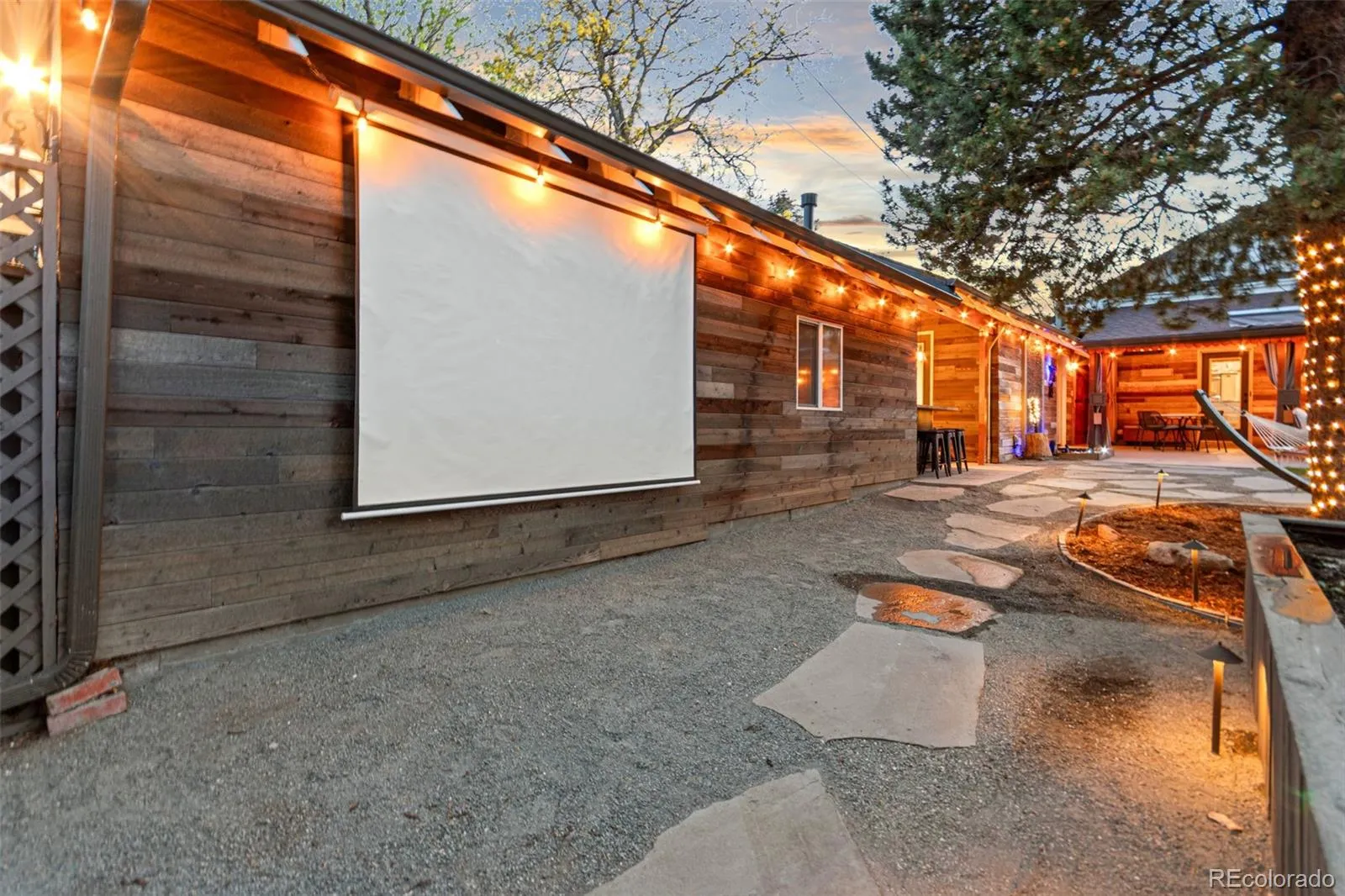 04162026235209 1600 37