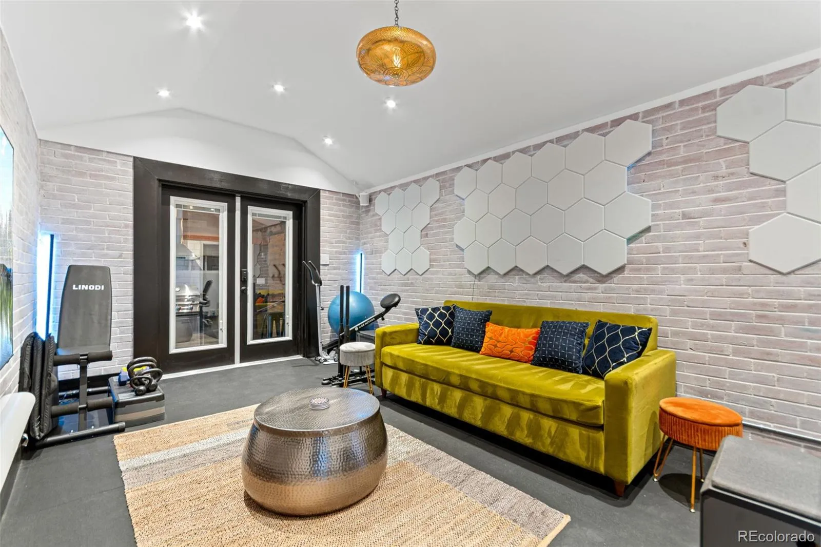 04162026235209 1600 38