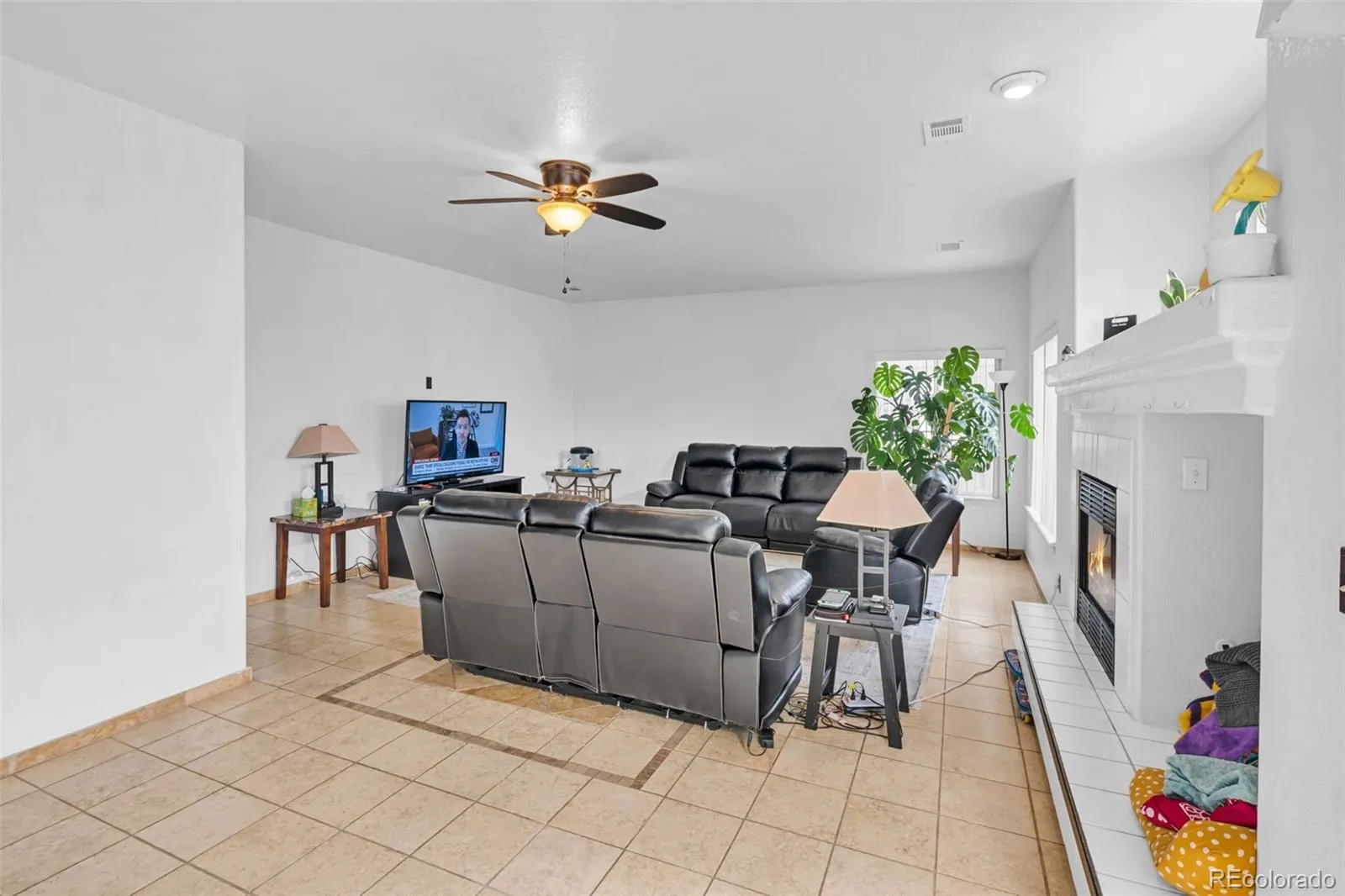 19531 E 40th Place Denver CO 80249 MLS #REC8963635 05132026211045 1600 8