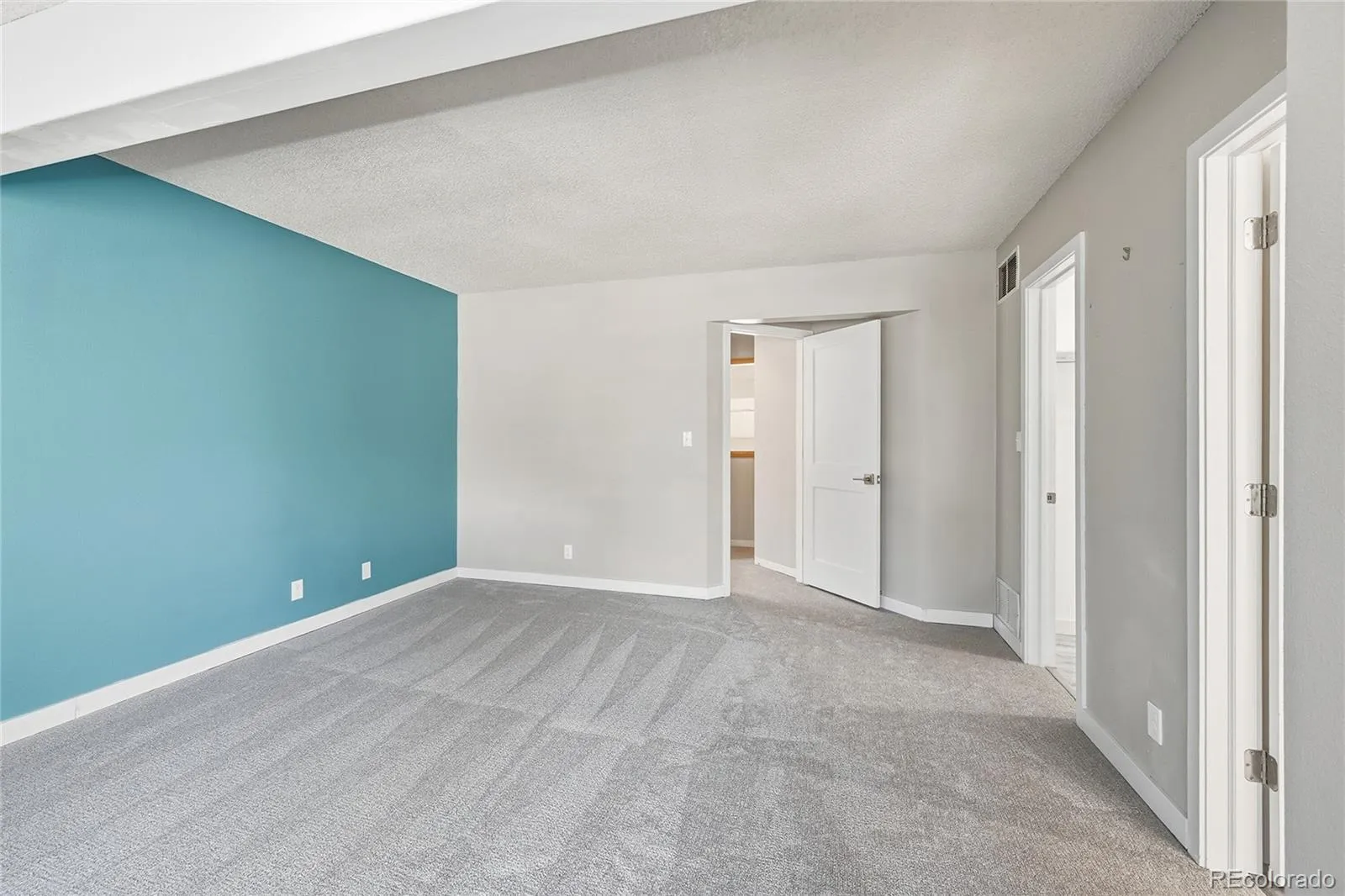 9200 E Cherry Creek South Drive #52 Denver CO 80231 MLS #REC8968567 05152026201412 1600 14