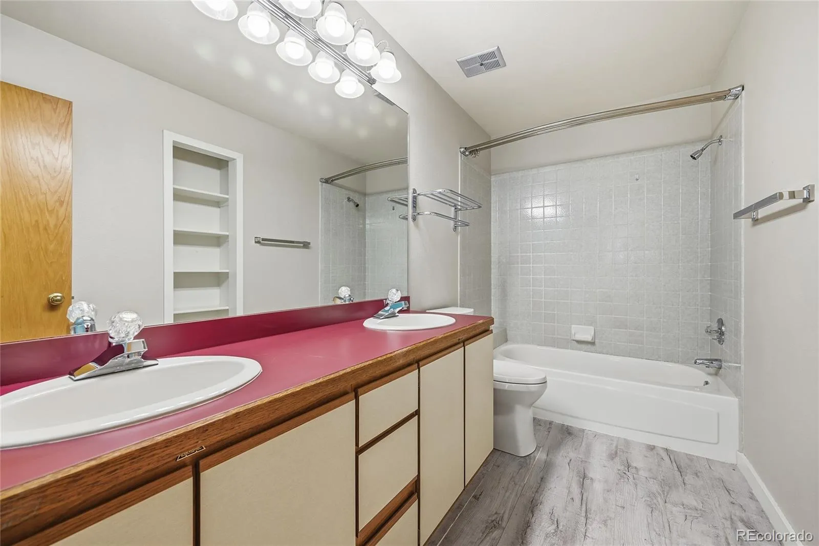 9200 E Cherry Creek South Drive #52 Denver CO 80231 MLS #REC8968567 05152026201412 1600 23