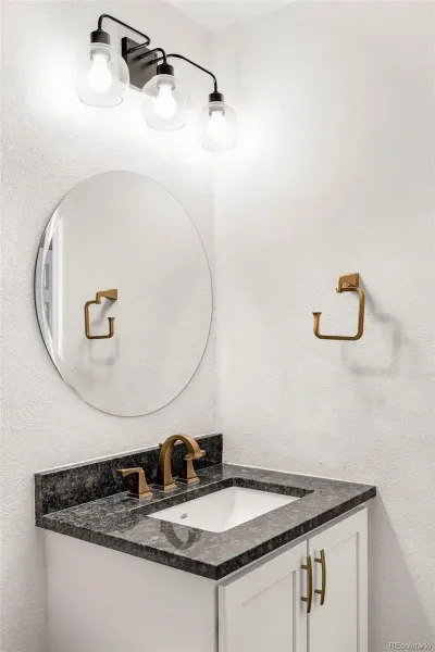 03122026185033 800 27