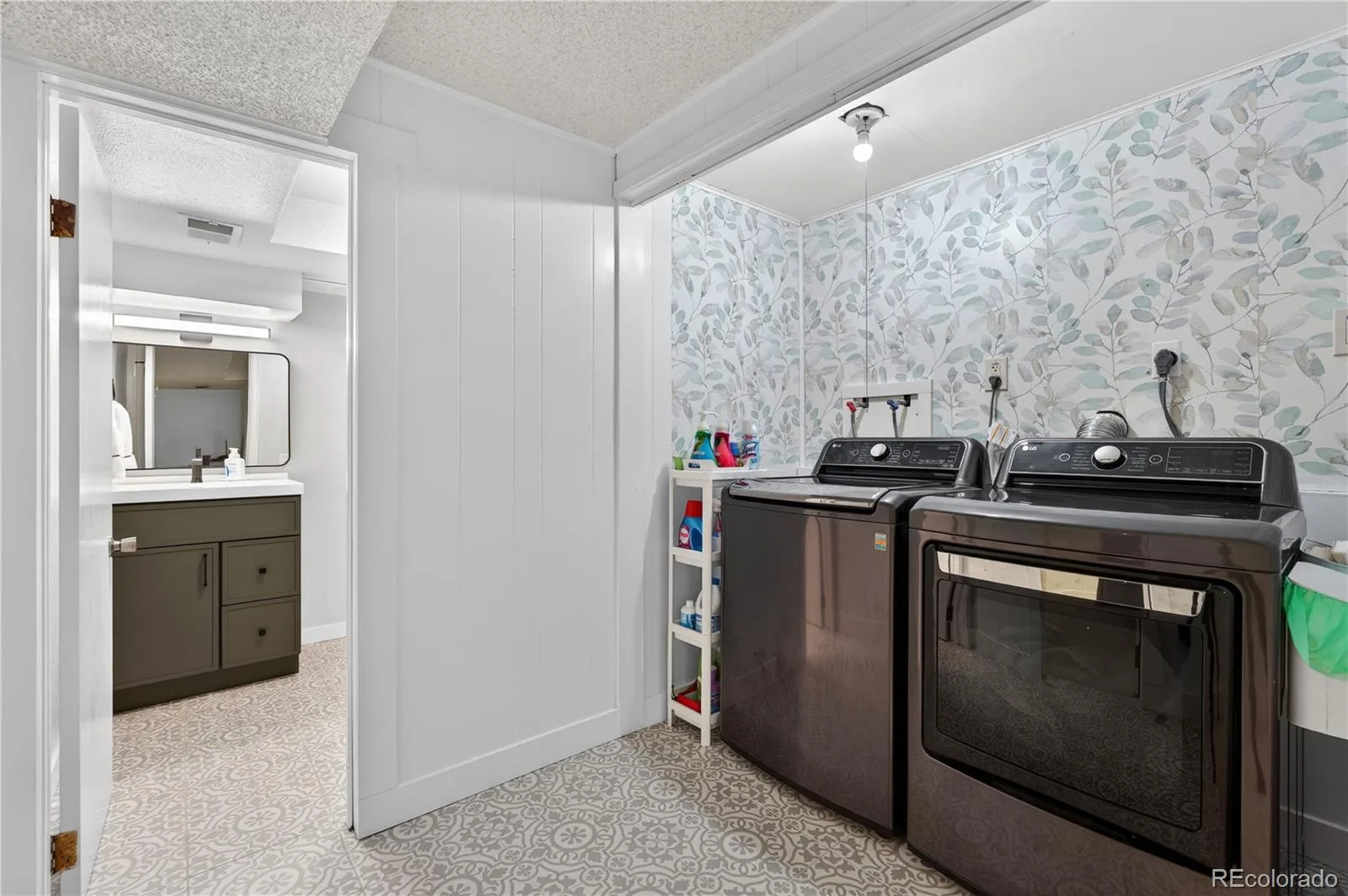 6396 S Emporia Circle Englewood CO 80111 MLS #REC8982463 06022026063204 1600 27