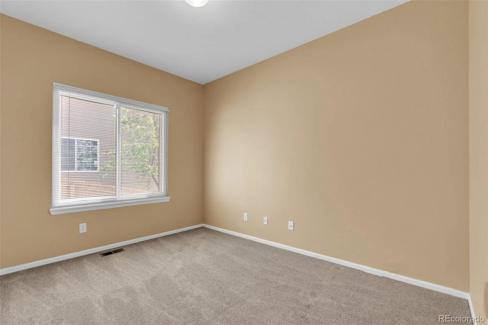 5177 S Fraser Way Aurora CO 80015 MLS #REC8984868 04172026230437 1600 34