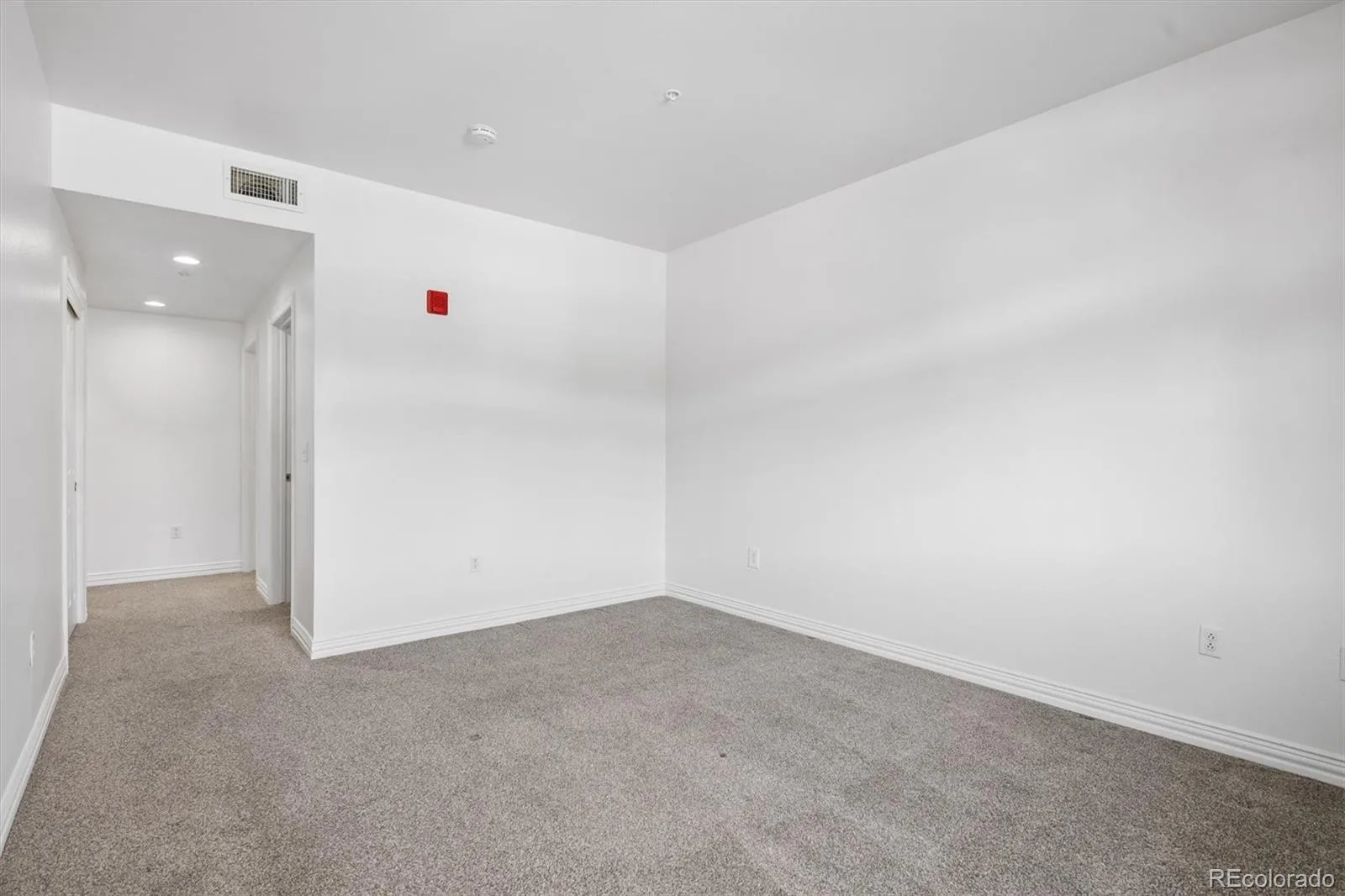2700 E Cherry Creek South Drive #214 Denver CO 80209 | MLS #REC8985460 07312026172813 1600 19