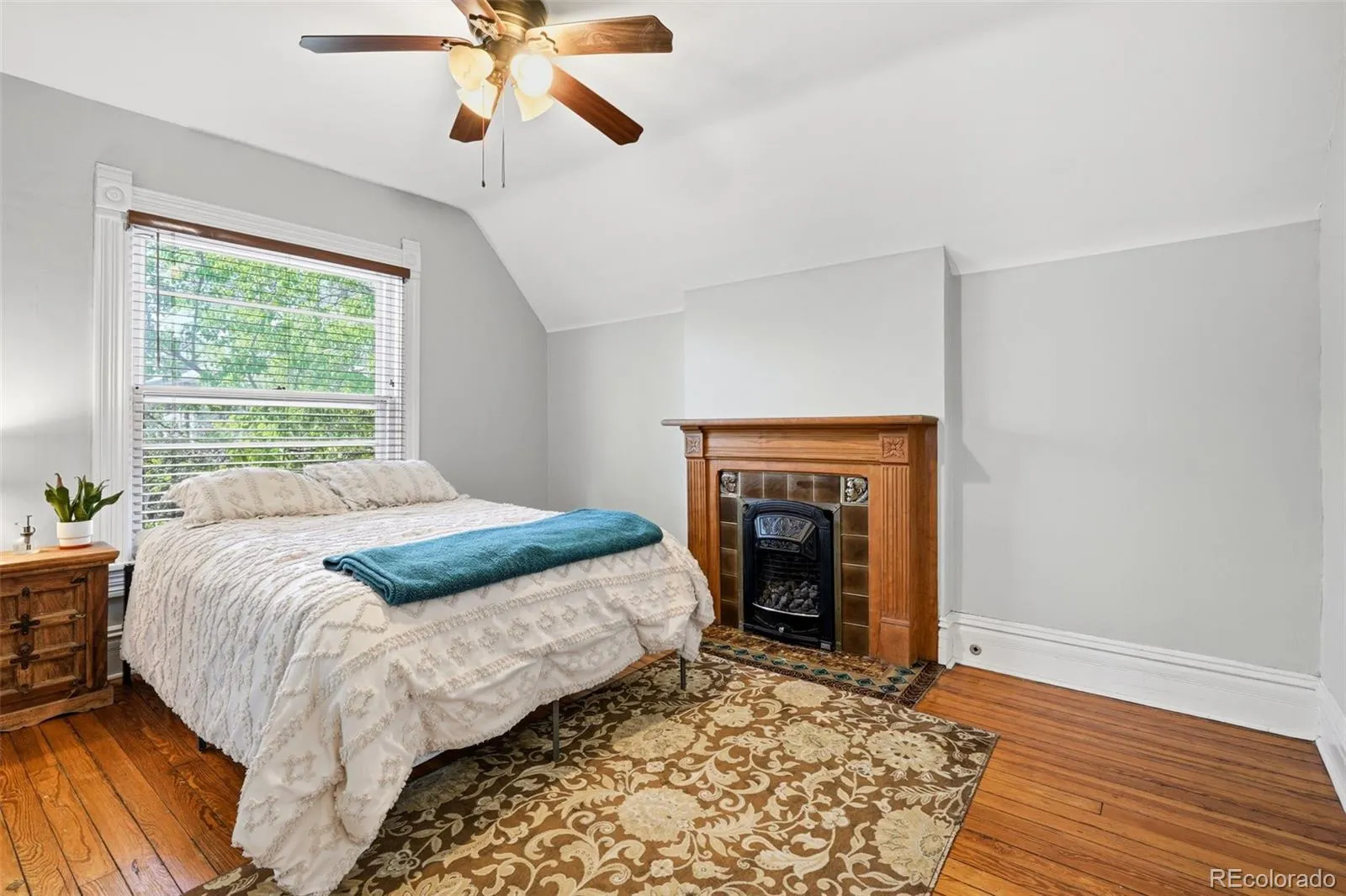 04142026212620 1600 26