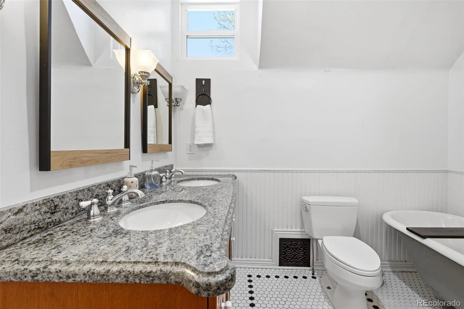 04142026212620 1600 29