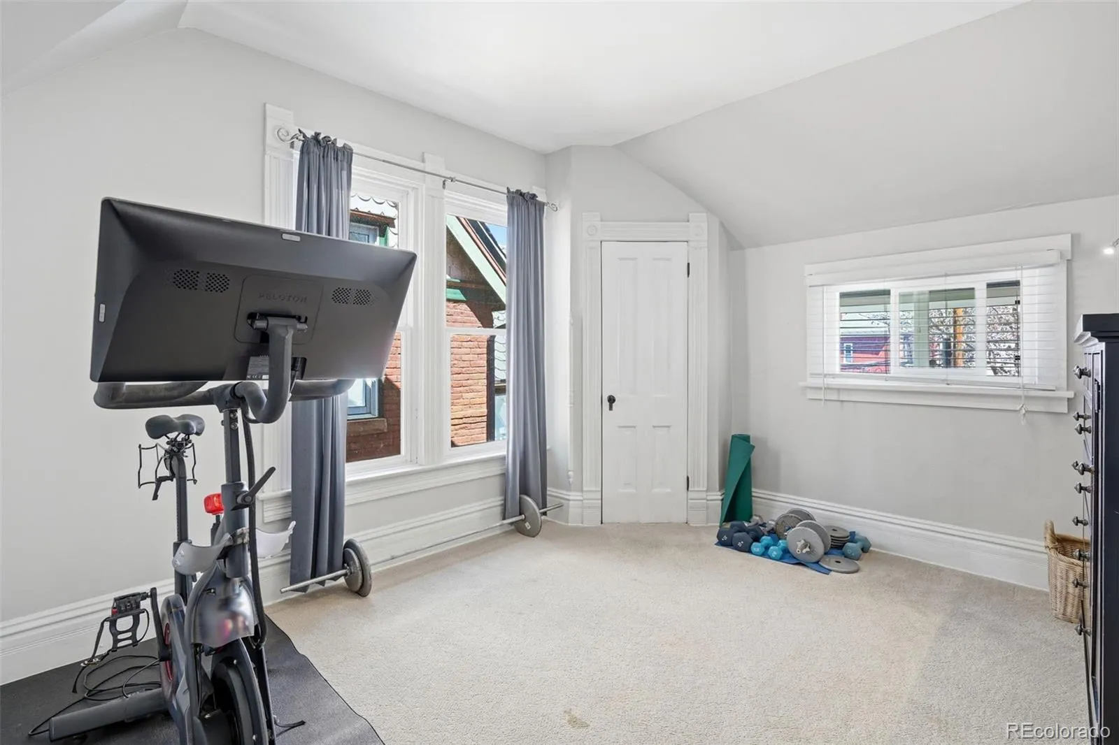 04142026212620 1600 34