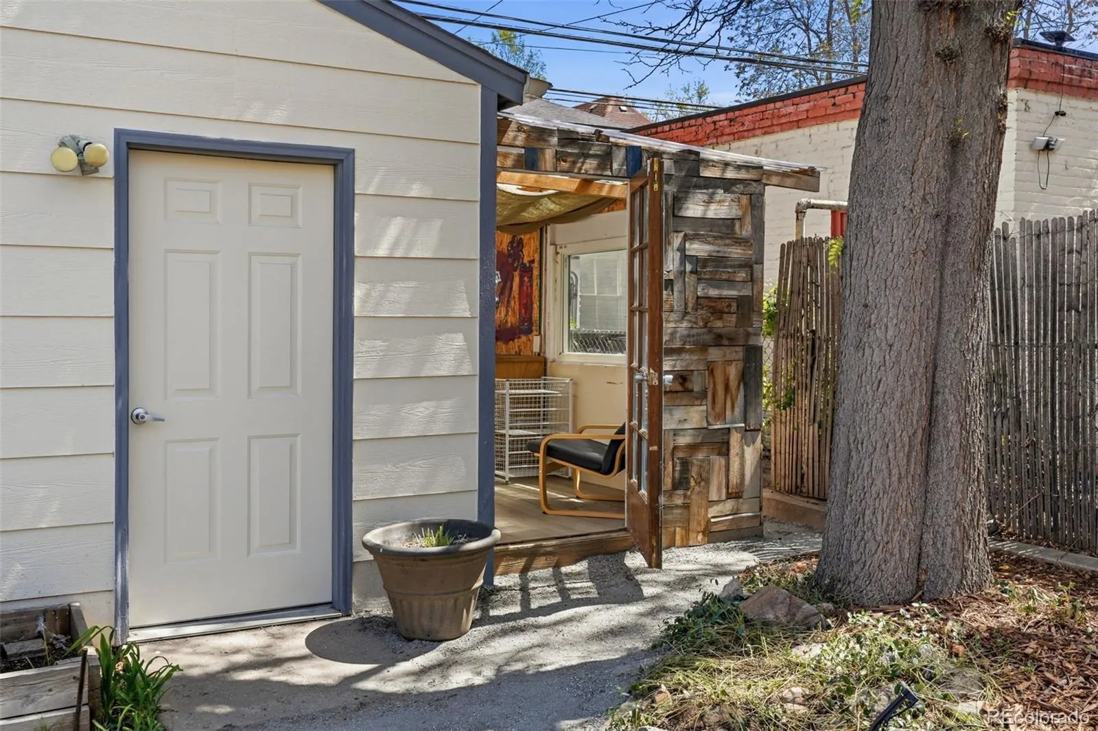 04142026212620 1600 40