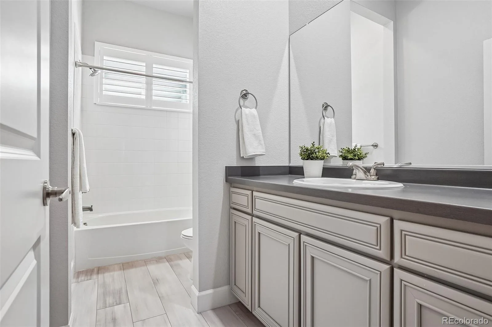 8607 Holman Circle Arvada CO 80005 MLS #REC8989595 06192026040254 1600 22