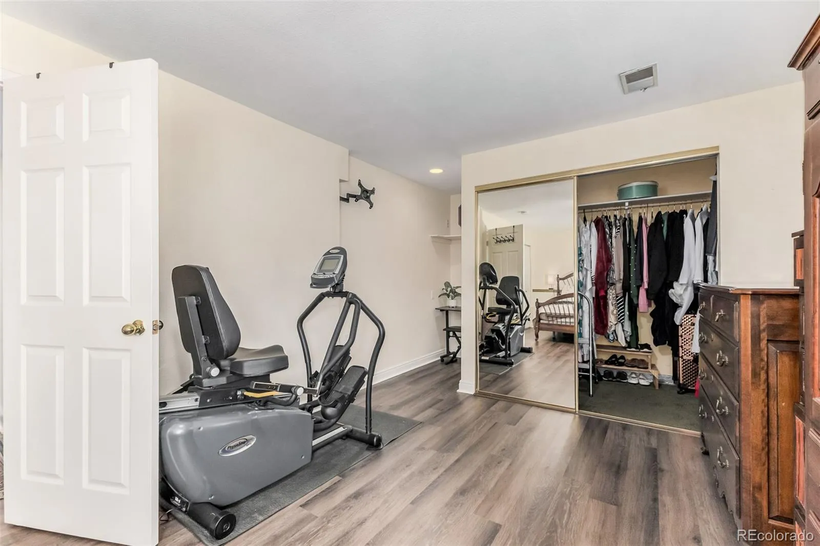 04102026153333 1600 16