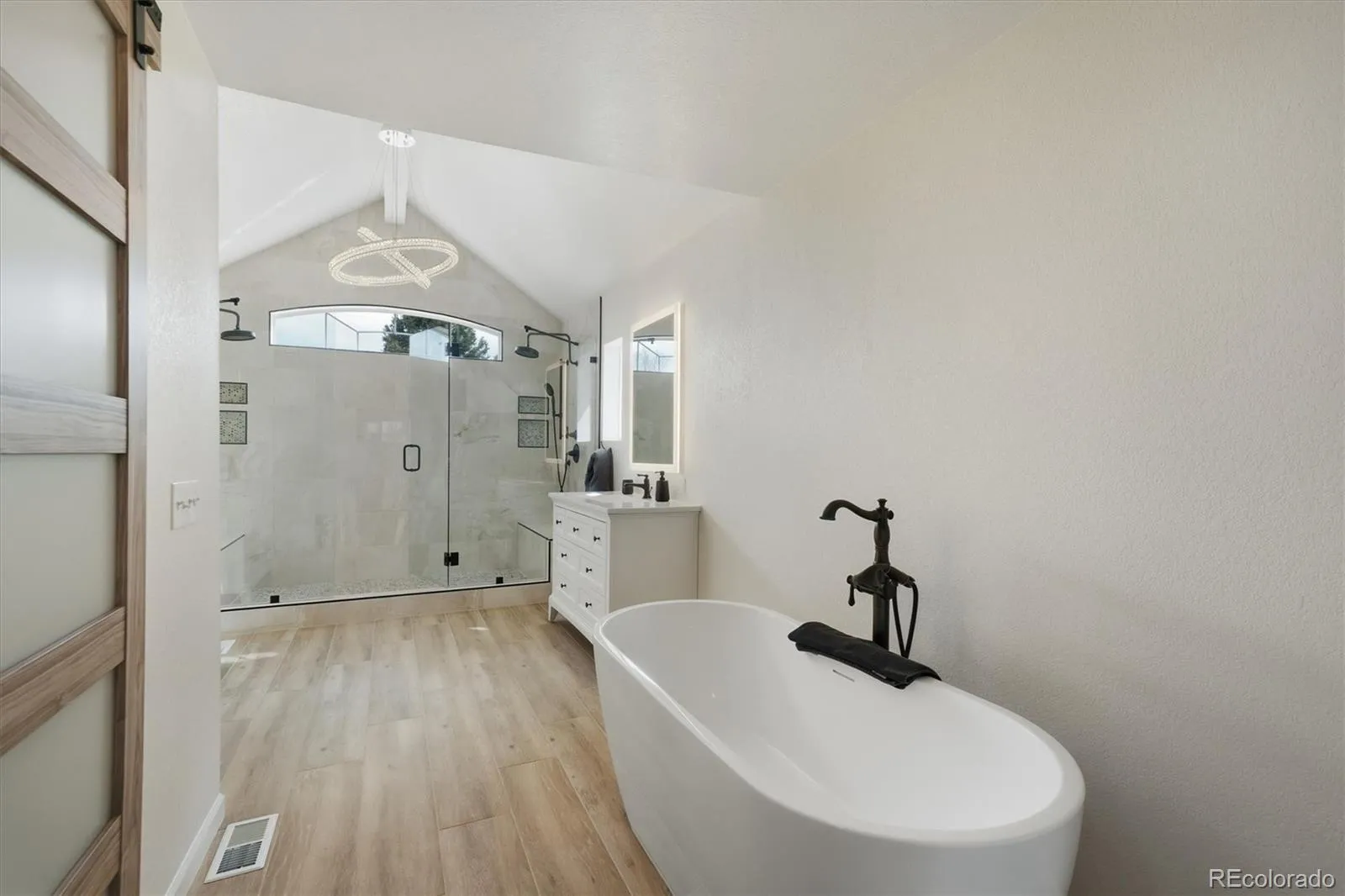 379 Shoreham Circle Castle Pines CO 80108 MLS #REC9001805 04212026170655 1600 24