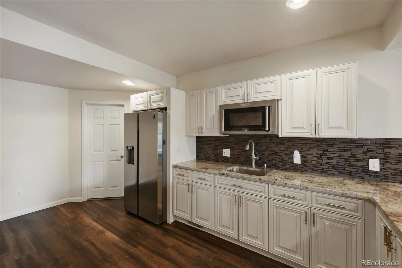 379 Shoreham Circle Castle Pines CO 80108 MLS #REC9001805 04212026170655 1600 32