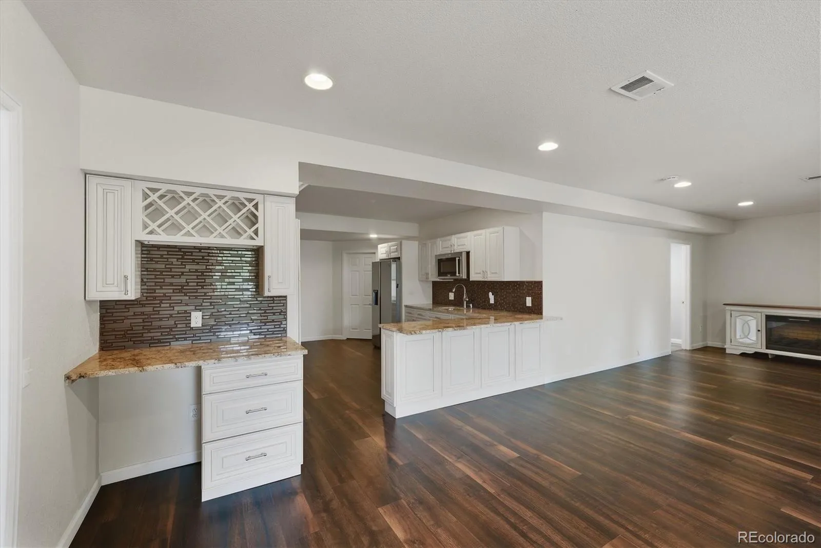 379 Shoreham Circle Castle Pines CO 80108 MLS #REC9001805 04212026170655 1600 34
