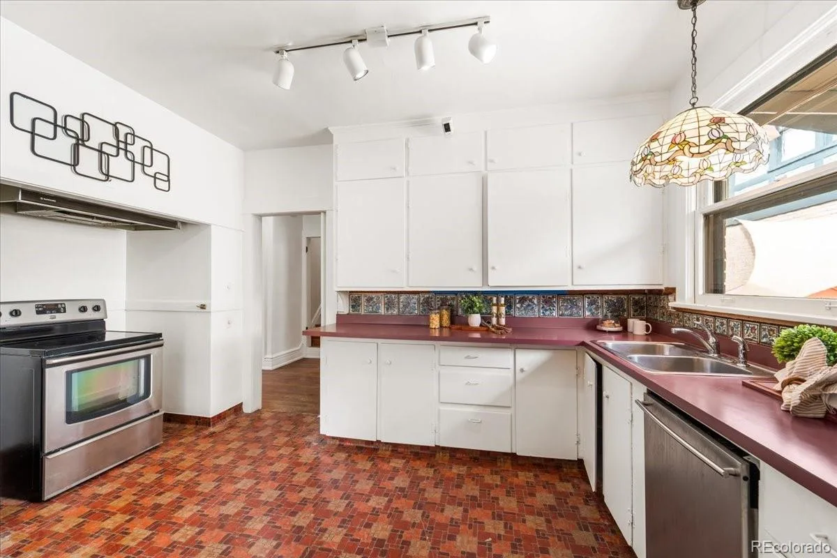 674 Steele Street Denver CO 80206 | MLS #REC9011163 09232026013432 1200 19