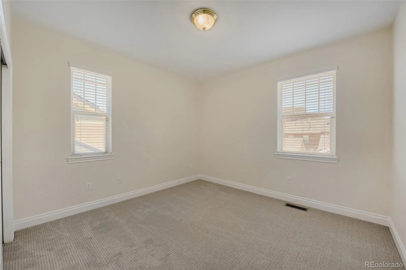 10262 Greentrail Circle Lone Tree CO 80124 MLS #REC9021191 06102026211616 1600 32