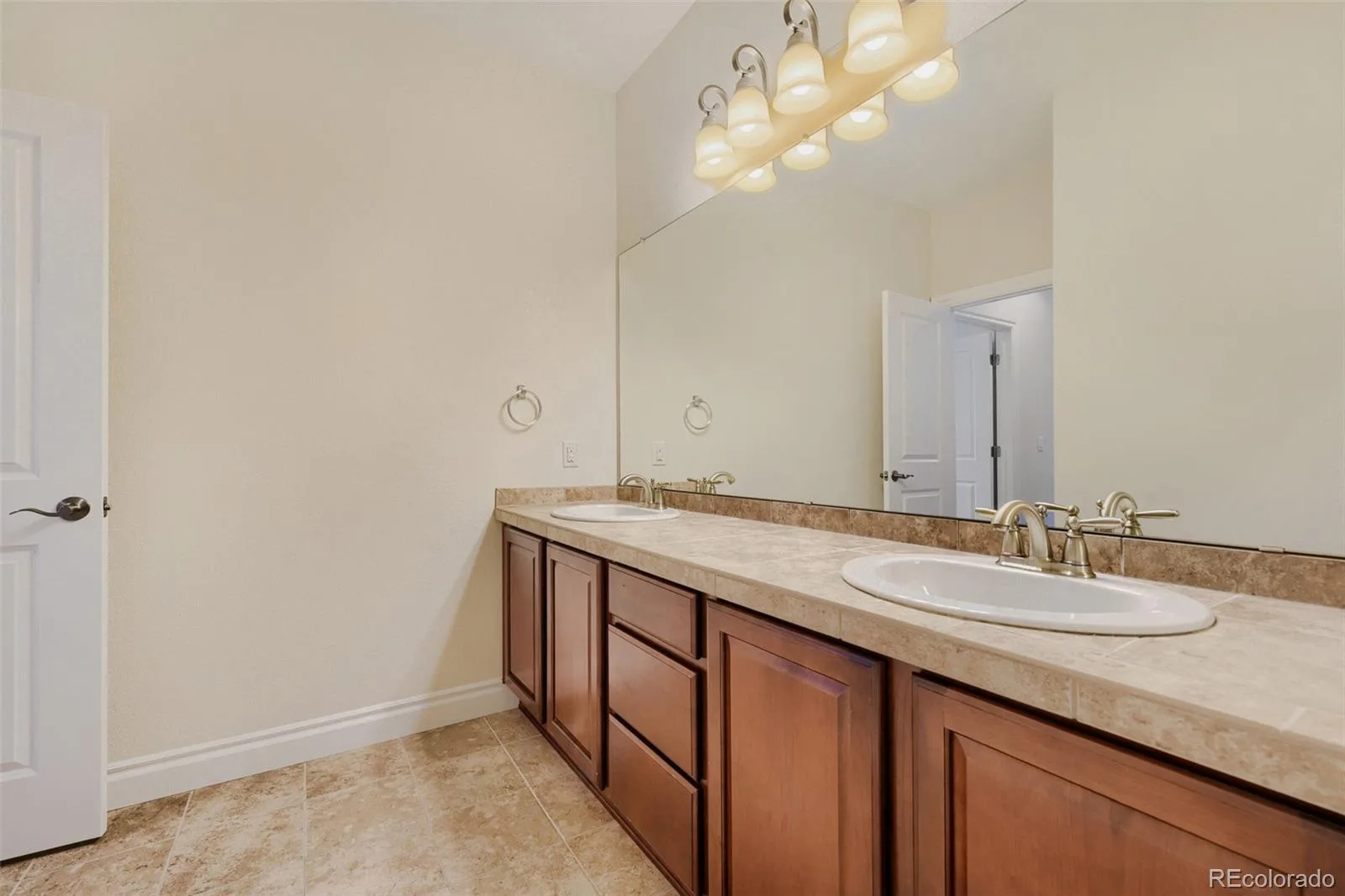 10262 Greentrail Circle Lone Tree CO 80124 MLS #REC9021191 06102026211616 1600 33