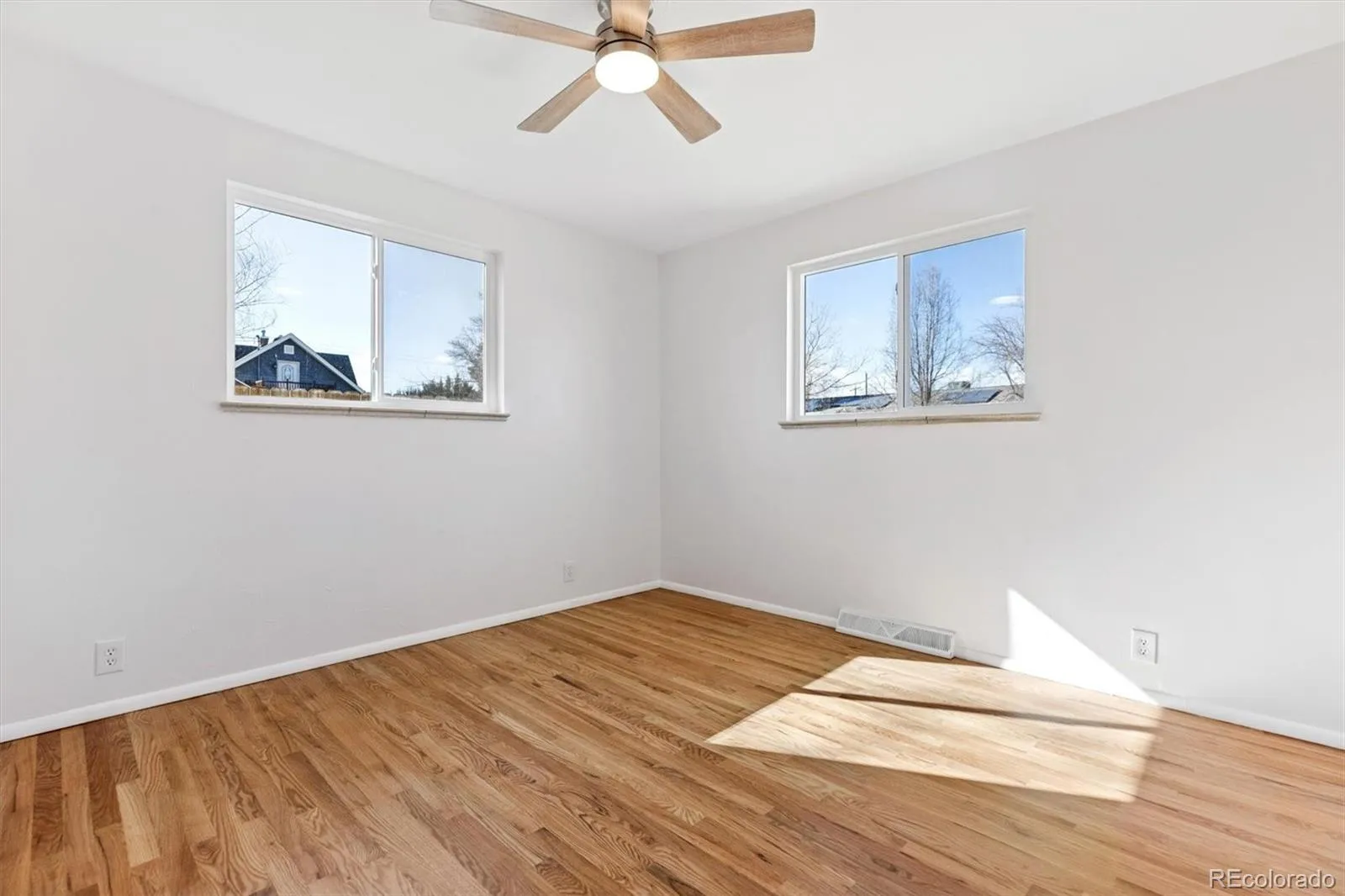 4880 S Cherokee Street Englewood CO 80110 MLS #REC9024268 05152026201434 1600 14